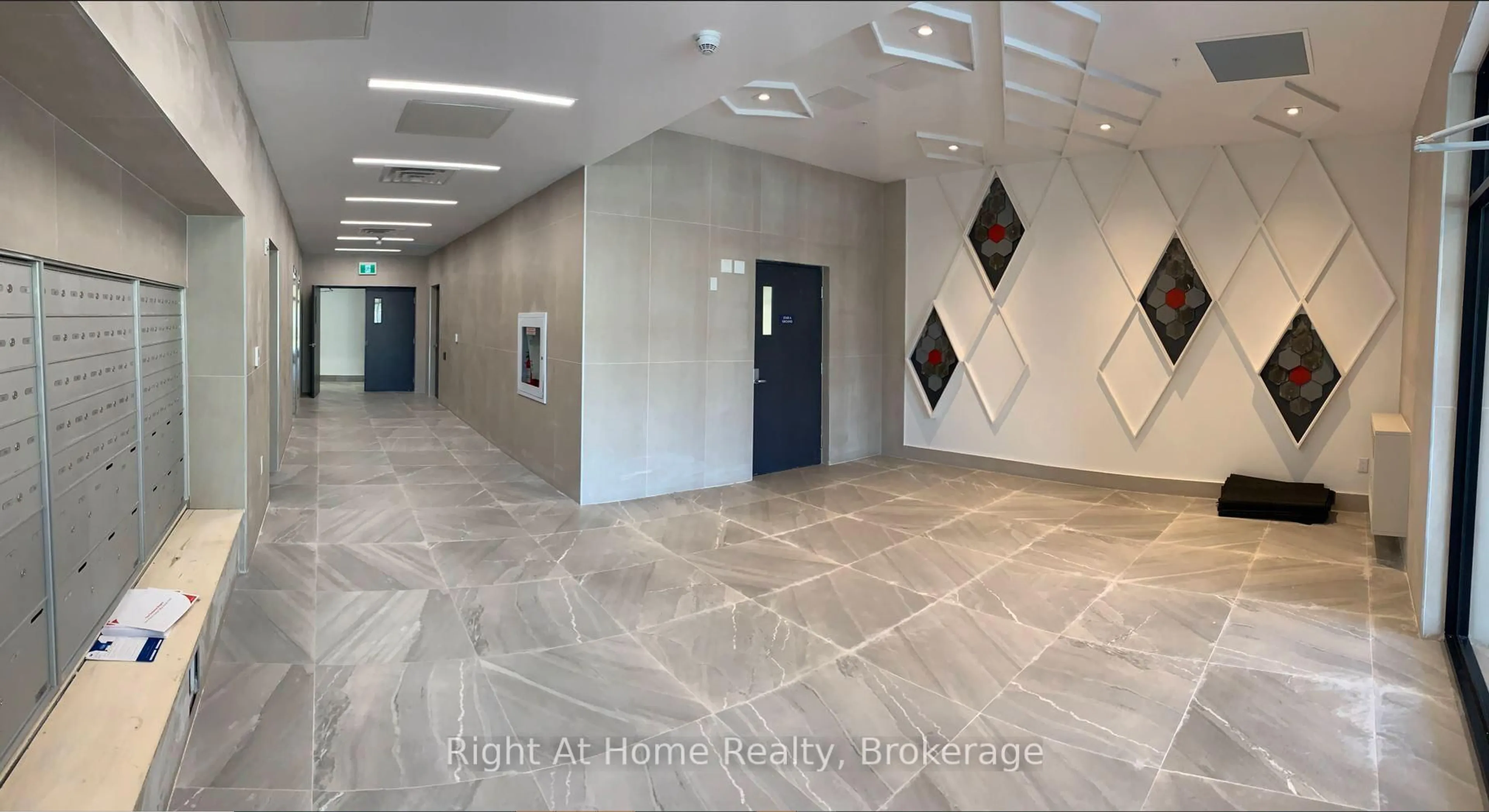 Indoor foyer for 1 WELLINGTON St #308, Brantford Ontario N3T 2L3