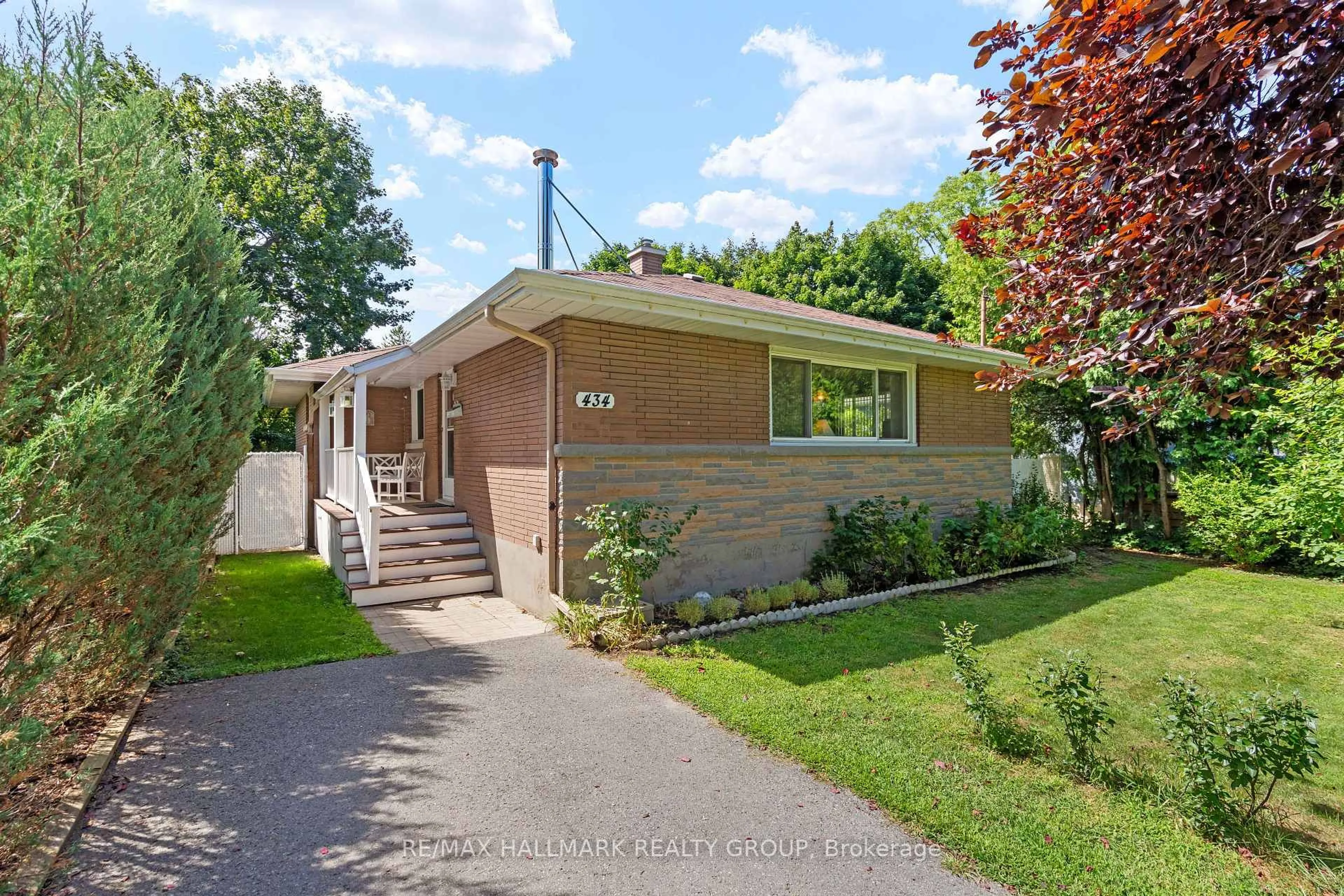 Home with brick exterior material, street for 434 Hartleigh Ave, Ottawa Ontario K2B 5J4