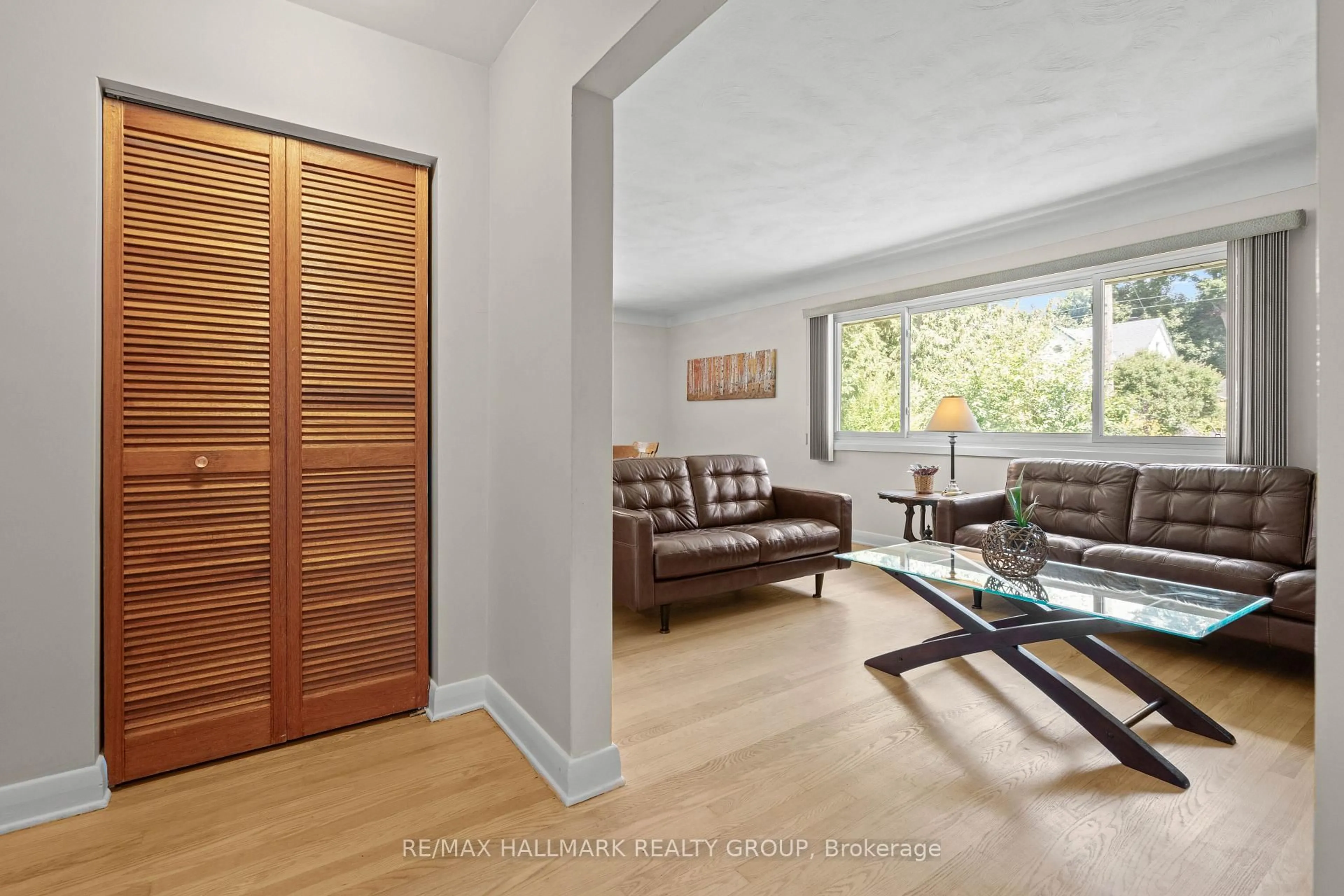 Living room with furniture, wood/laminate floor for 434 Hartleigh Ave, Ottawa Ontario K2B 5J4