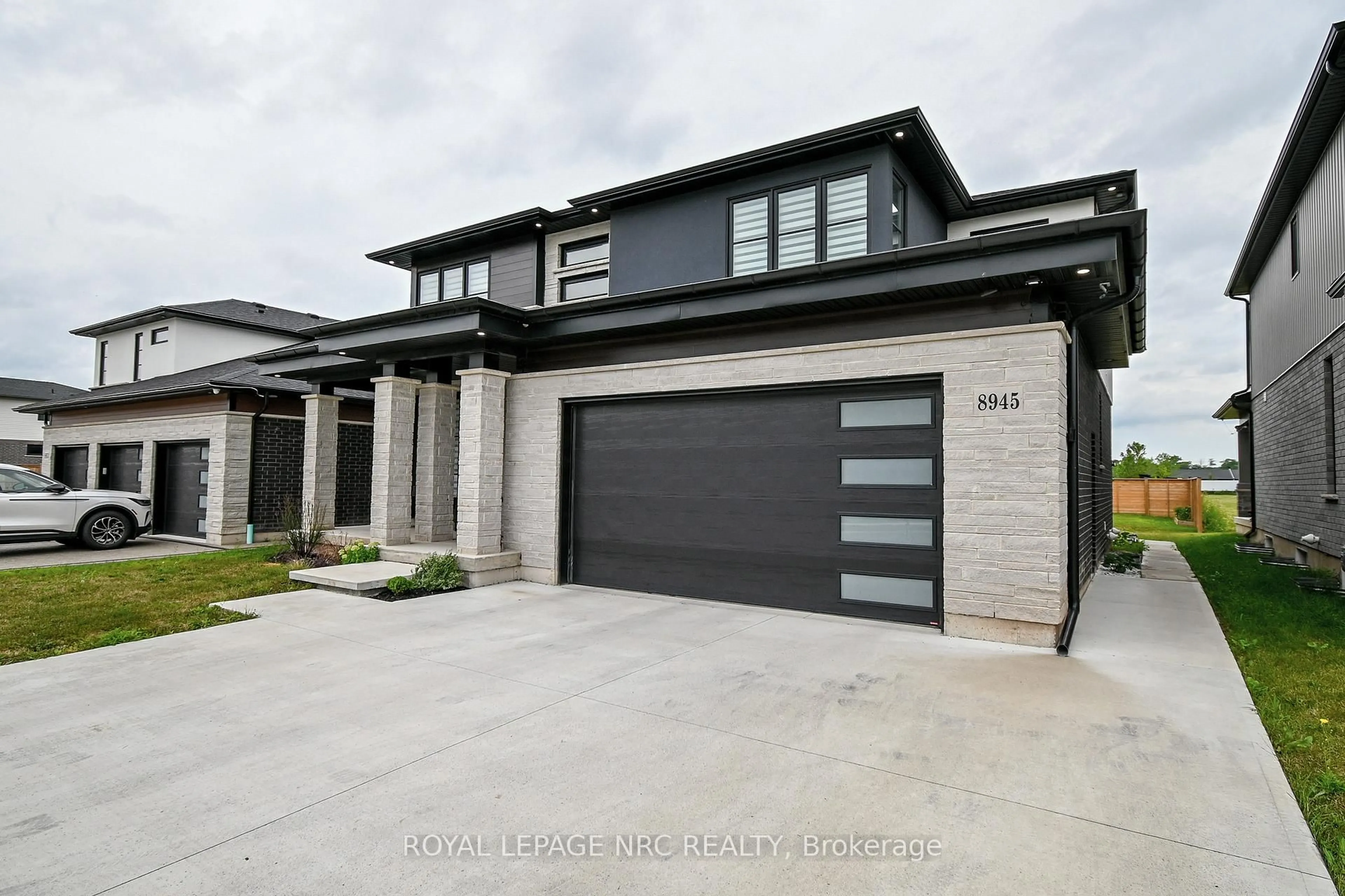 Home with brick exterior material, street for 8945 Emily Blvd, Niagara Falls Ontario L2H 3T1