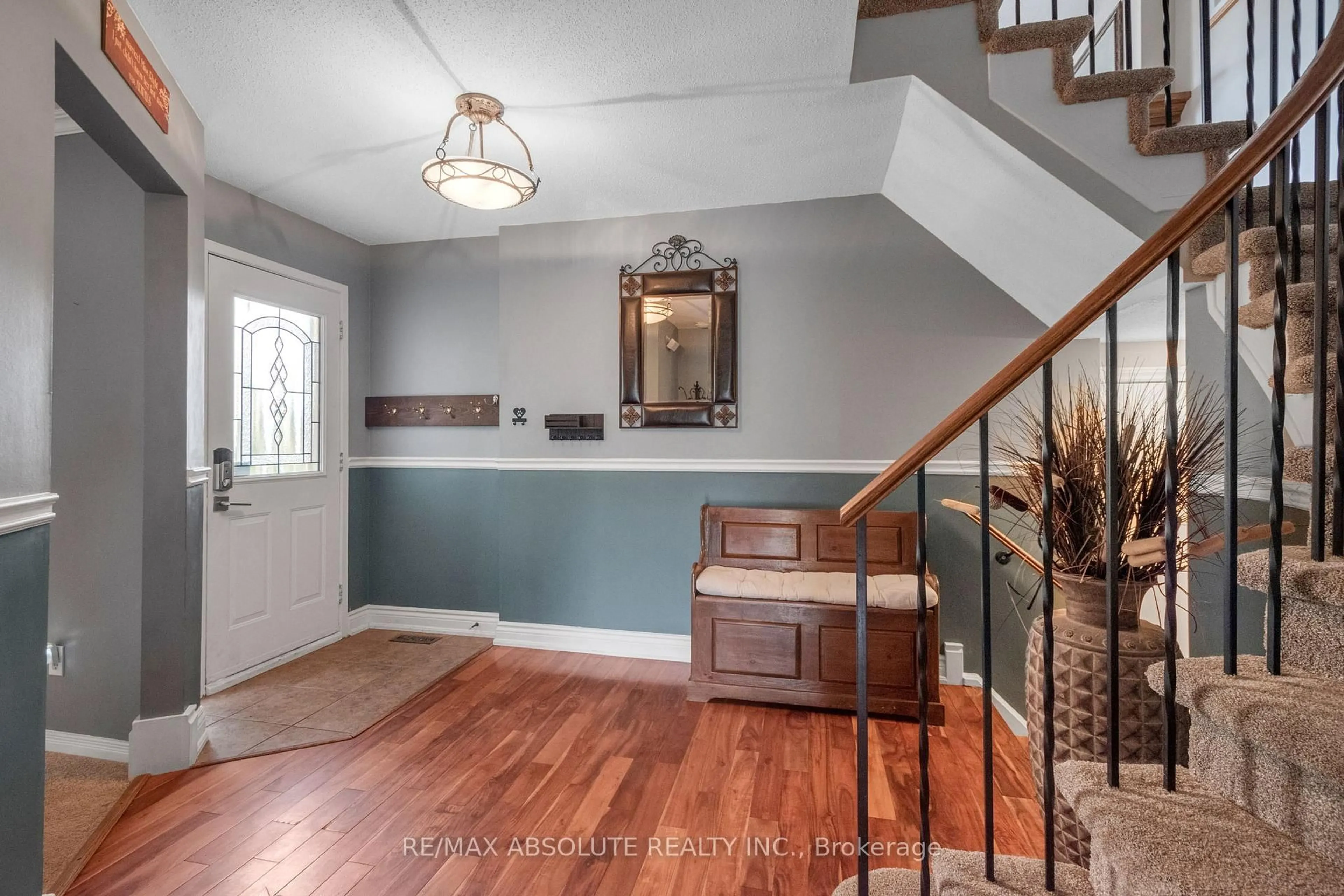 Indoor entryway for 171 Springwater Dr, Kanata Ontario K2M 2A2