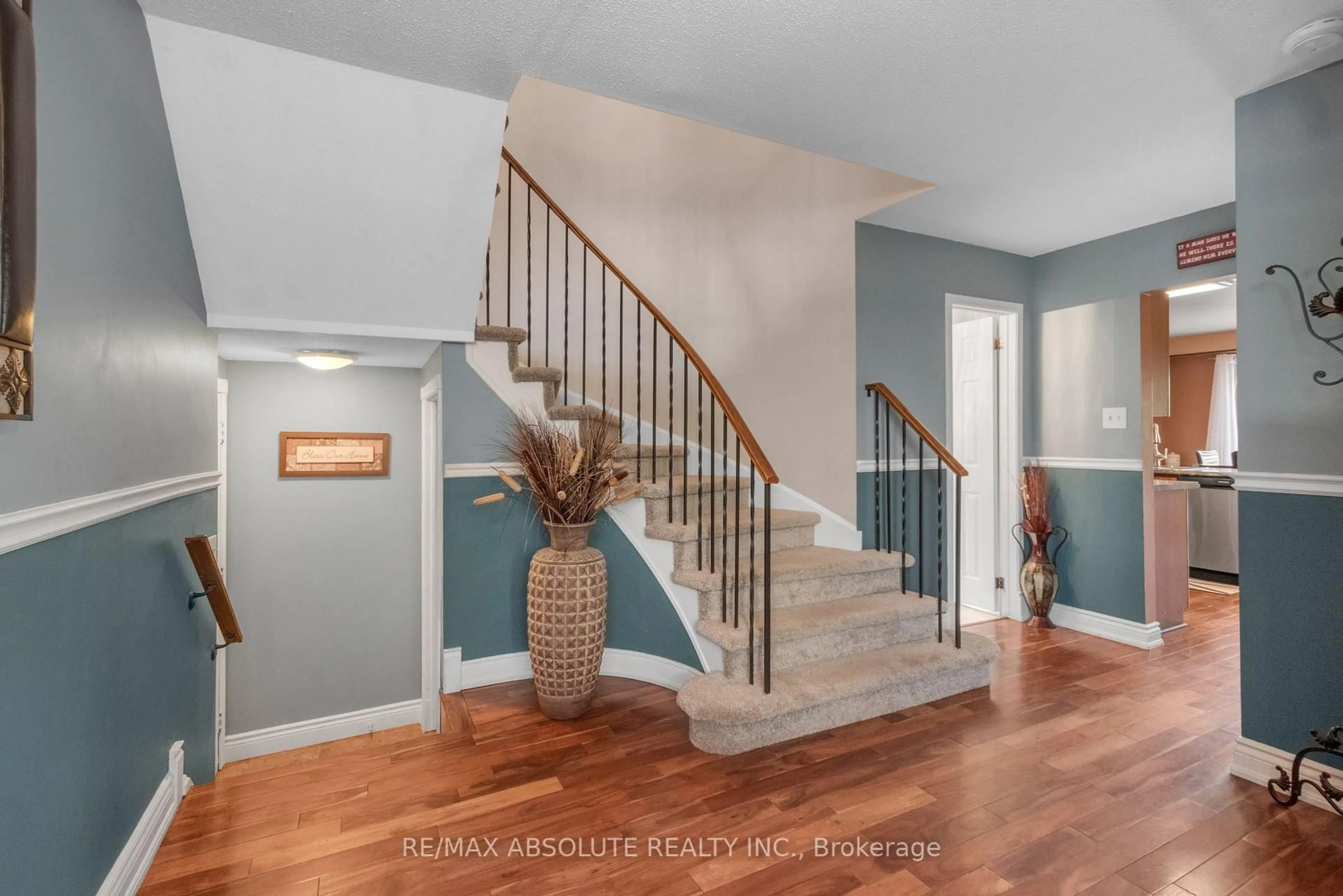 Indoor entryway for 171 Springwater Dr, Kanata Ontario K2M 2A2