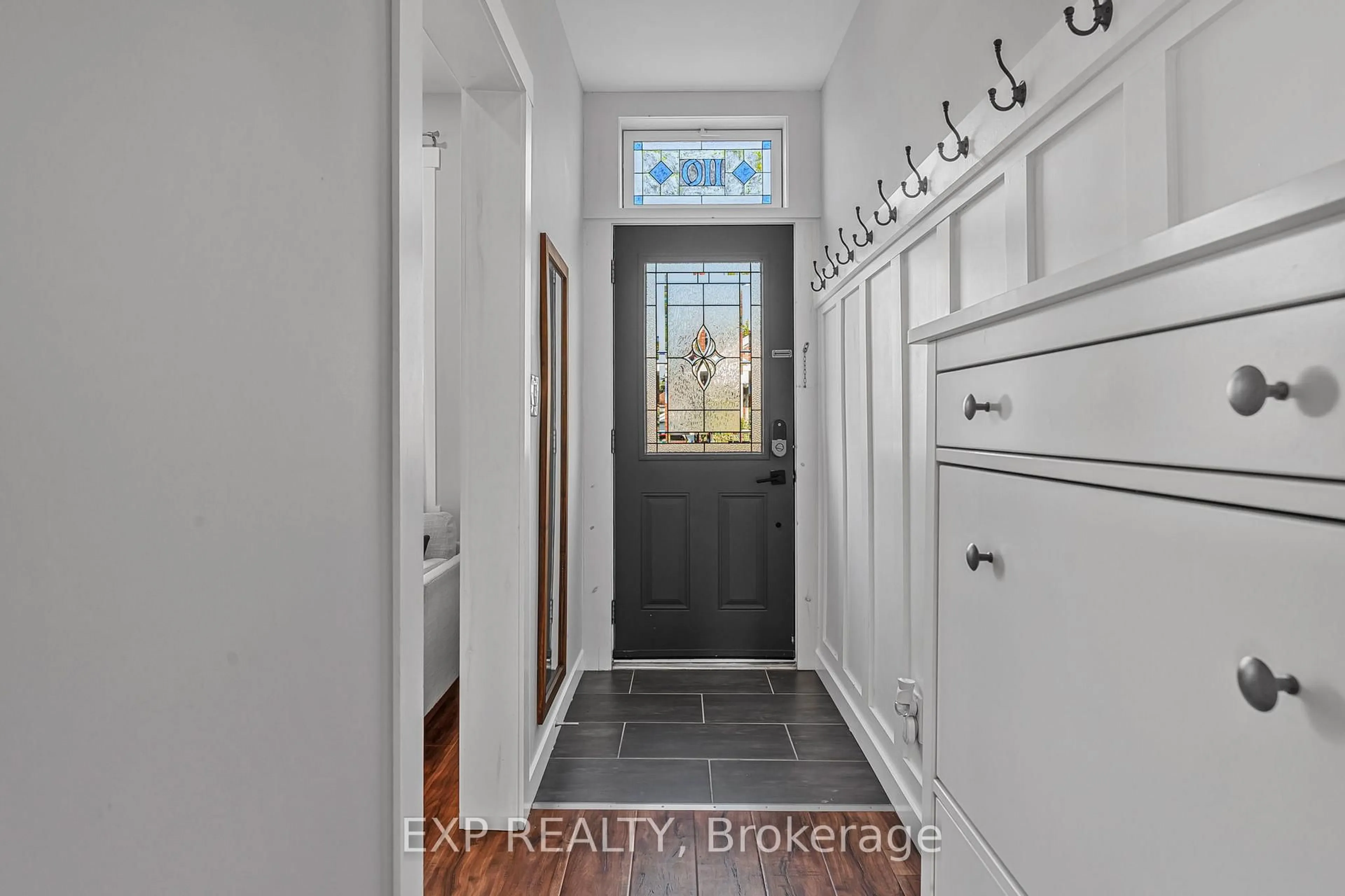 Indoor entryway for 110 Cameron Ave, Hamilton Ontario L8H 4Z2
