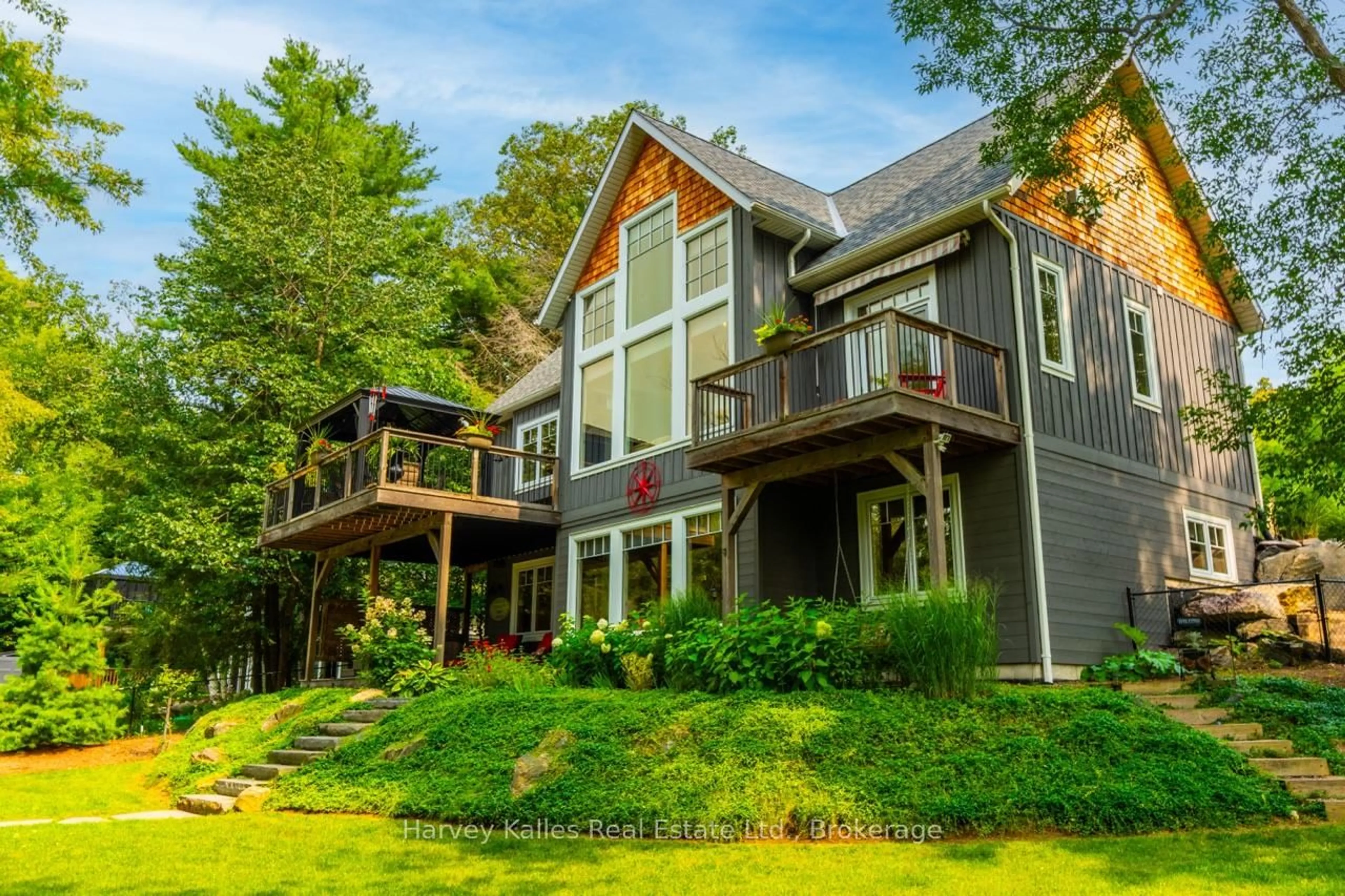 Home with vinyl exterior material, water/lake/river/ocean view for 2781 Muskoka Road 118 West, Muskoka Lakes Ontario P0B 1J0
