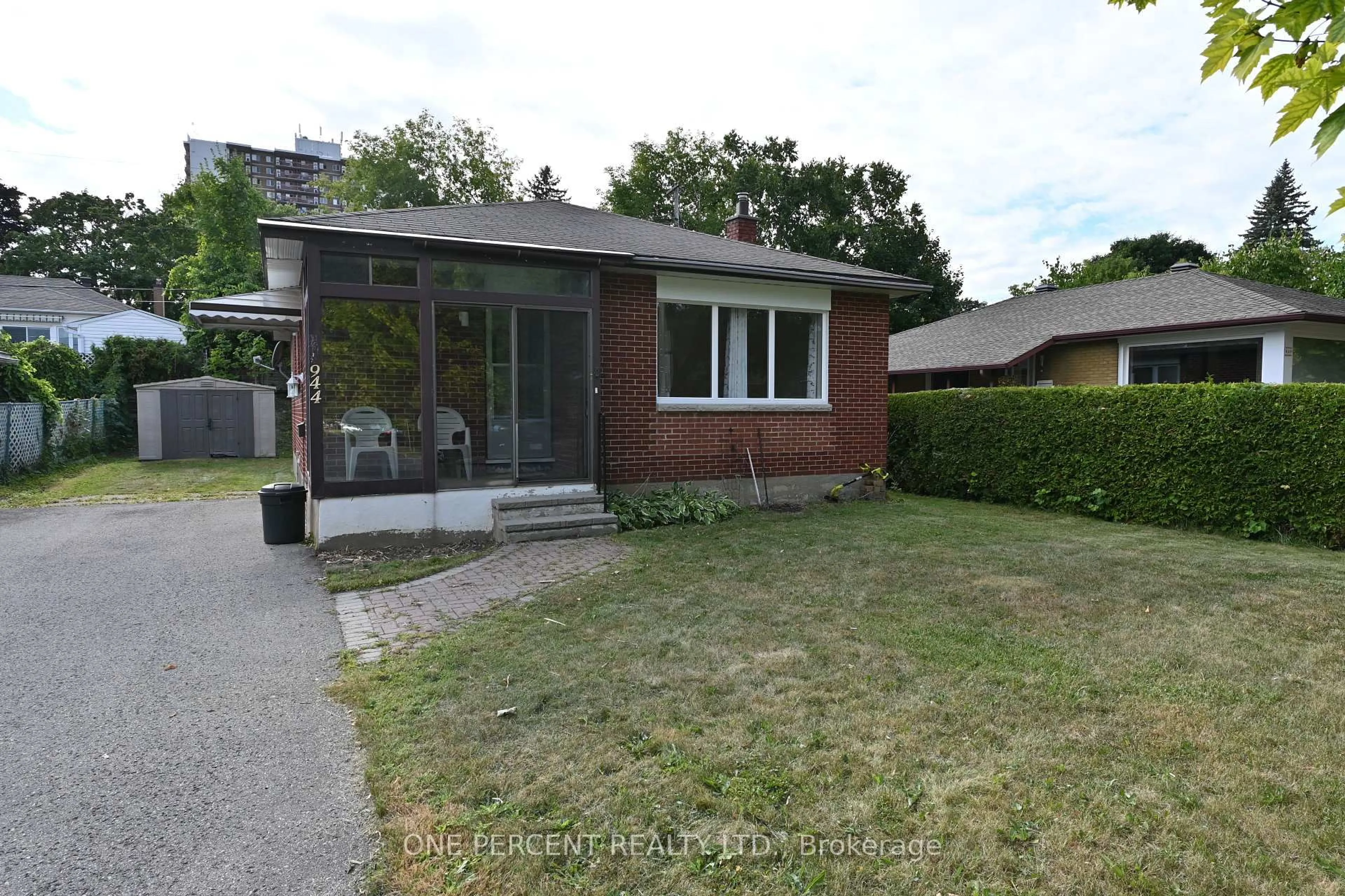 Unknown for 944 Eve St, Ottawa Ontario K1K 3R4