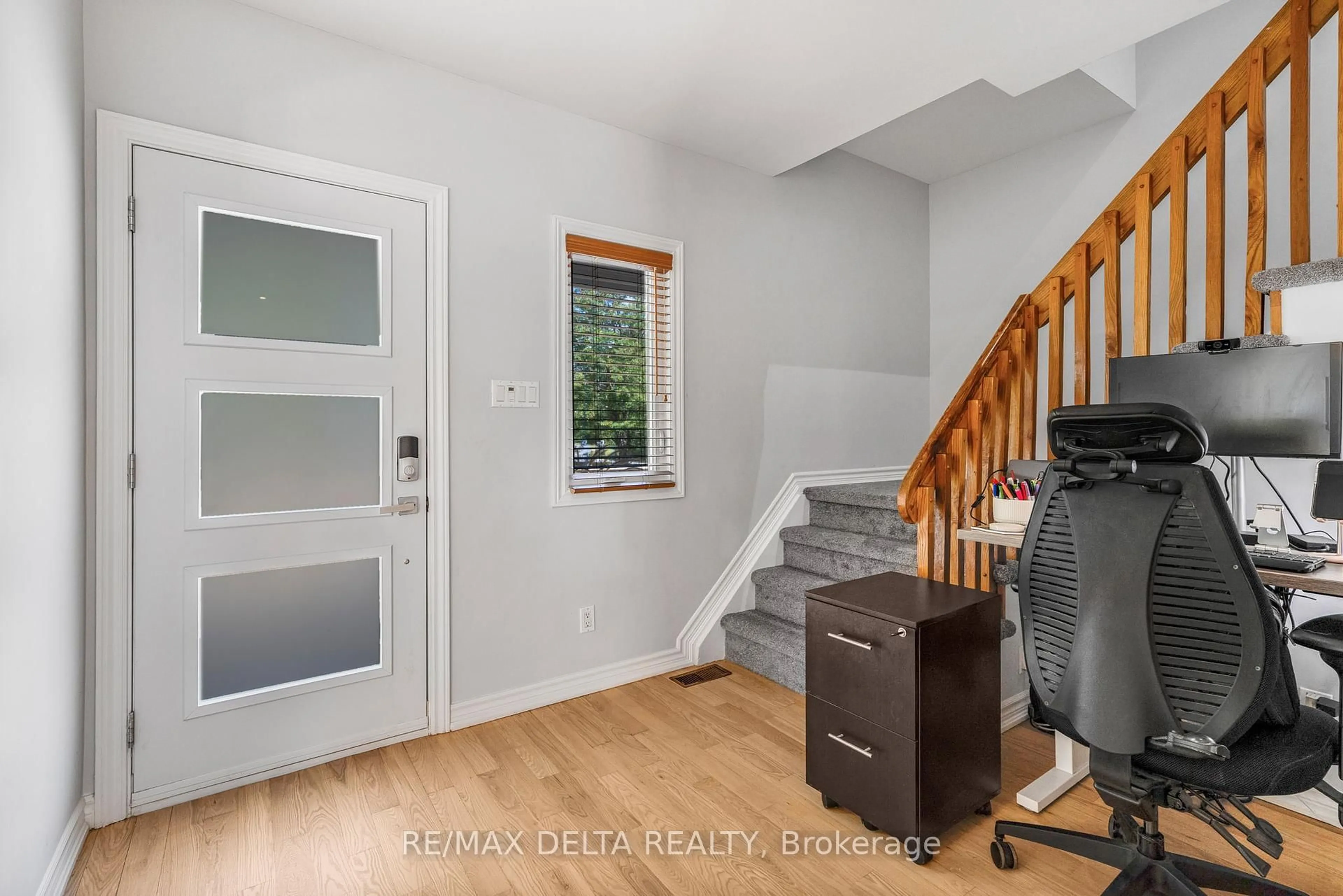 Indoor entryway for 350 16 Rte, Alfred and Plantagenet Ontario K0B 1L0