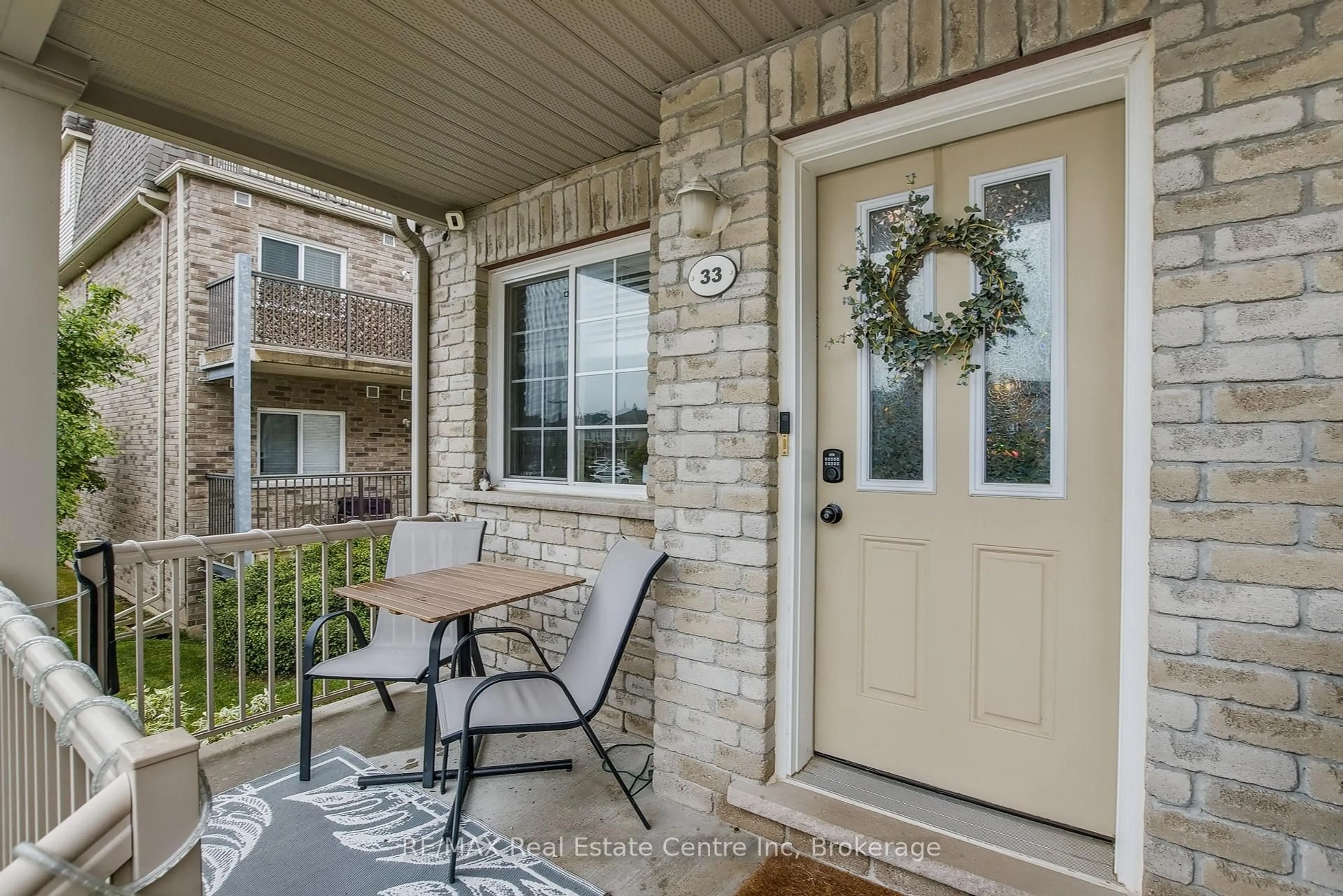 Patio, street for 35 Mountford Dr #33, Guelph Ontario N1E 0G6