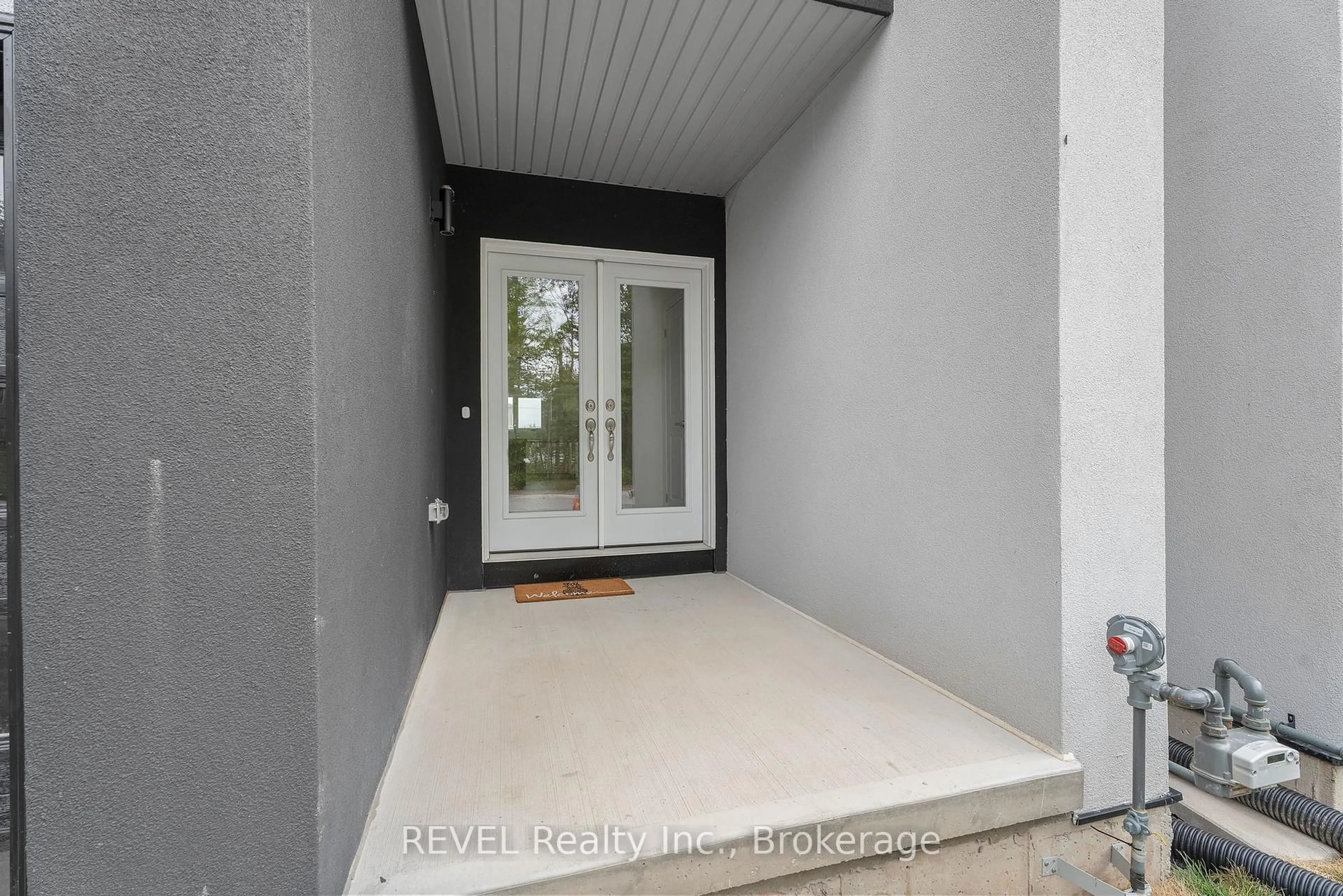 Indoor entryway for 3286 Parker Ave, Fort Erie Ontario L0S 1N0