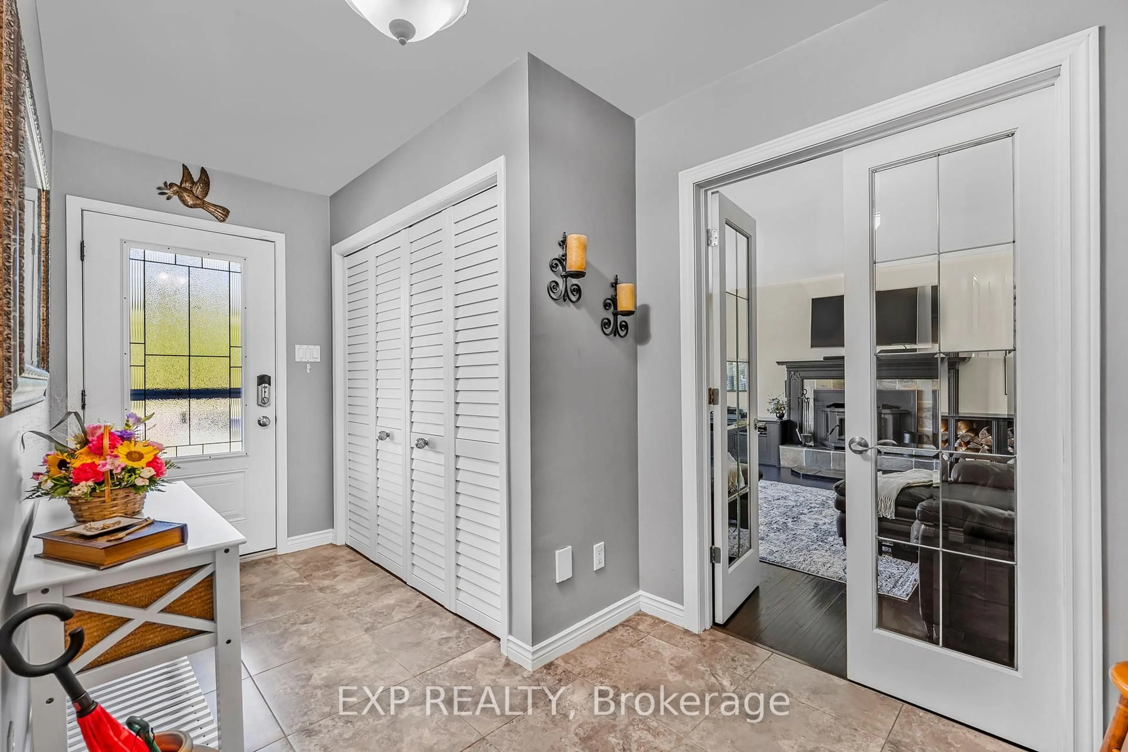 Indoor entryway for 3725 Switch Rd, Fort Erie Ontario L0S 1S0