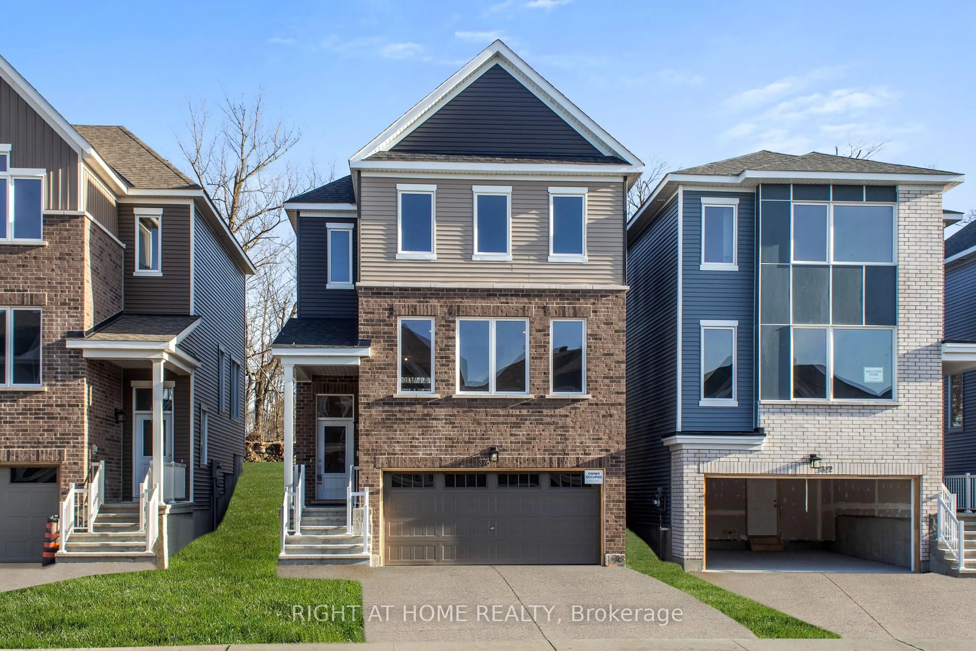 Home with brick exterior material, street for 376 Appalachian Circ, Ottawa Ontario K2J 6X3