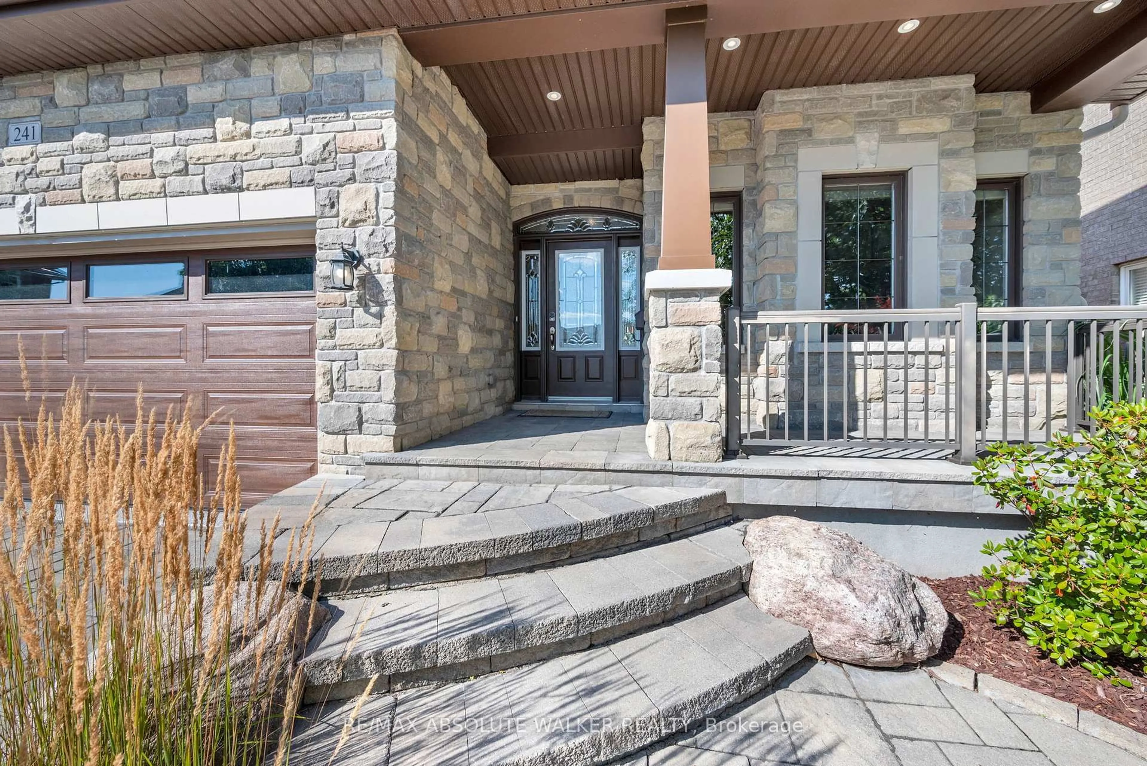 Indoor entryway for 241 Madhu Cres, Ottawa Ontario K2C 4J2