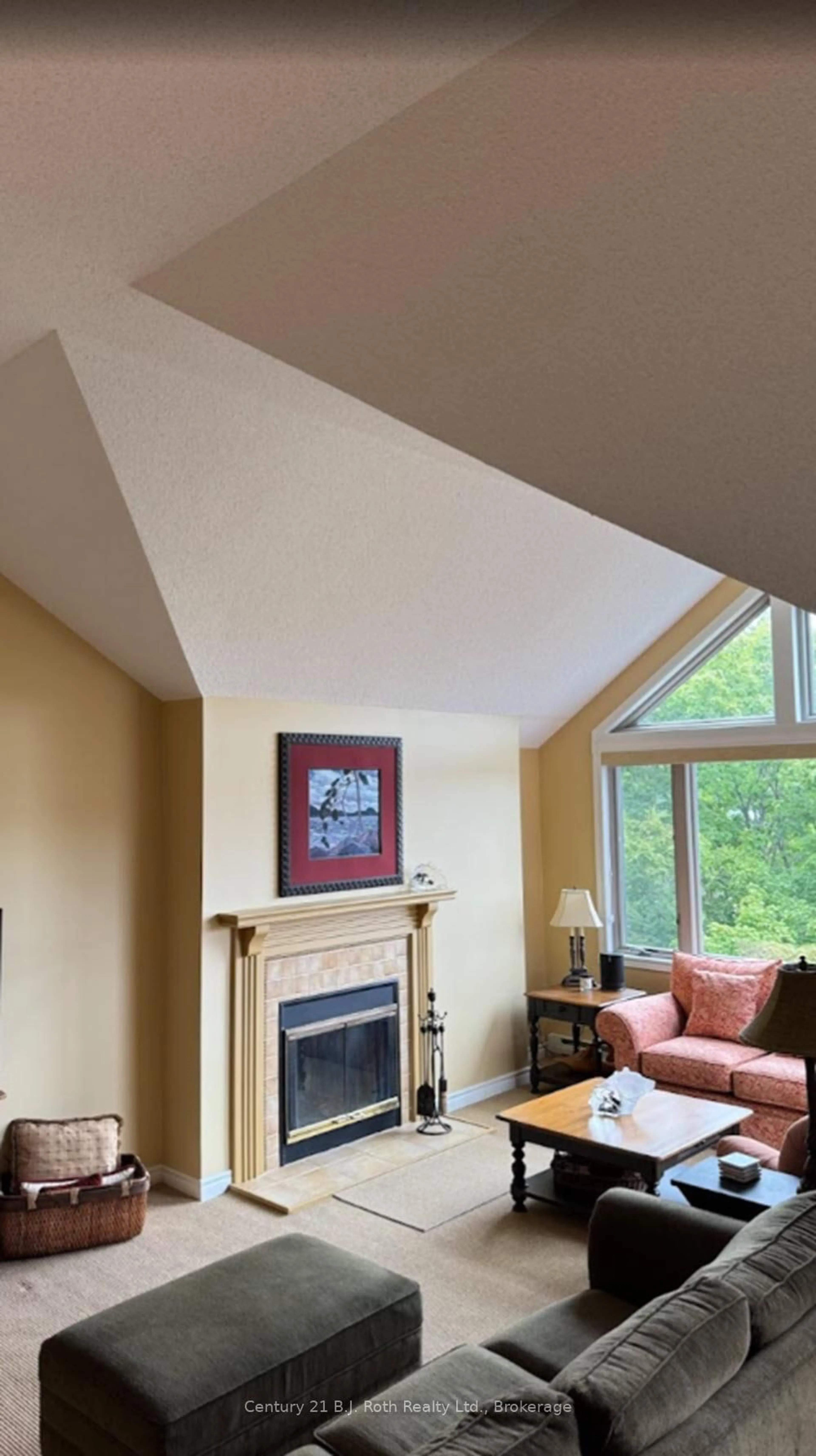 A pic of a room for 431 Grandview Hilltop Dr, Huntsville Ontario P1H 2J5