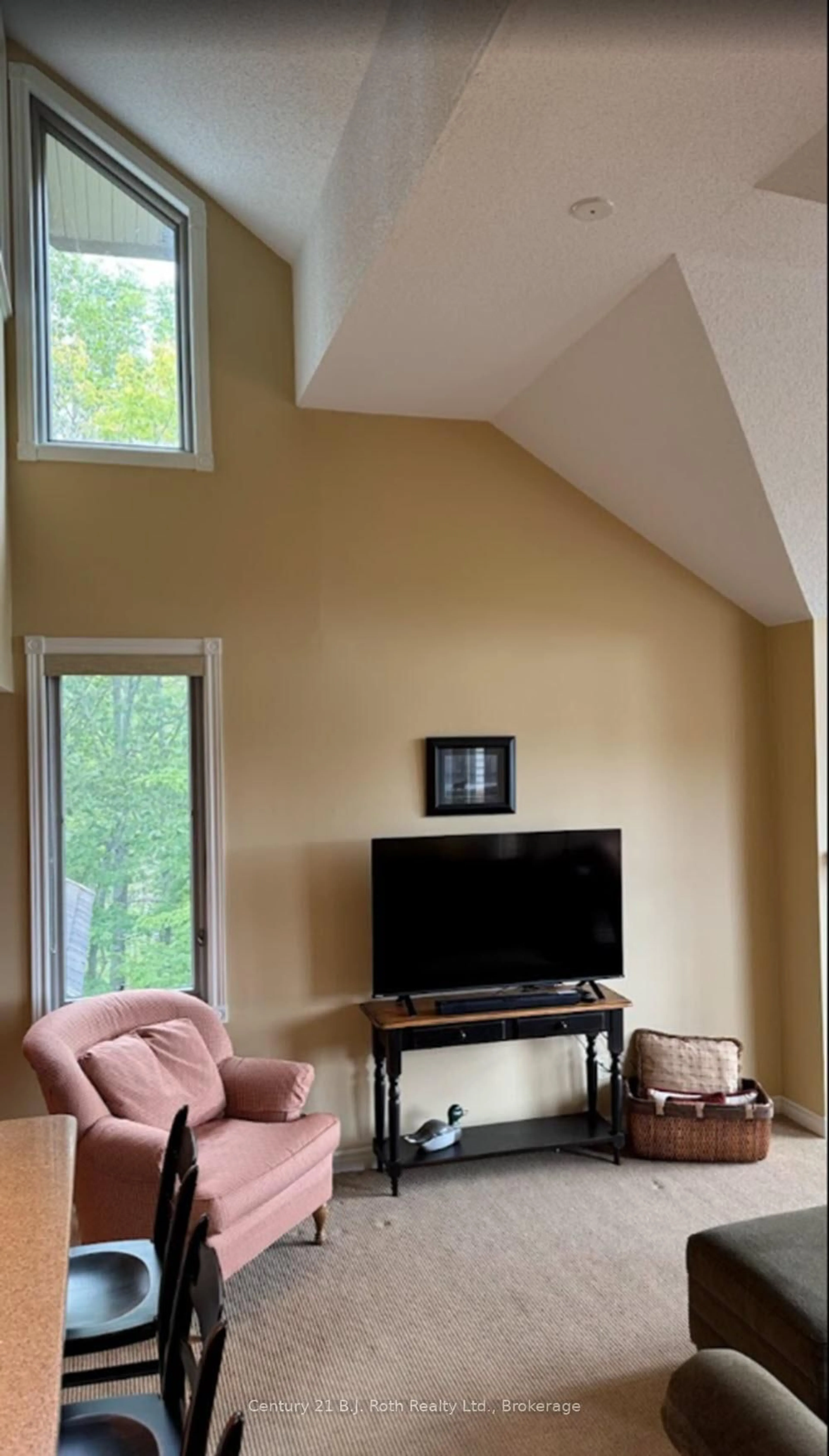 A pic of a room for 431 Grandview Hilltop Dr, Huntsville Ontario P1H 2J5
