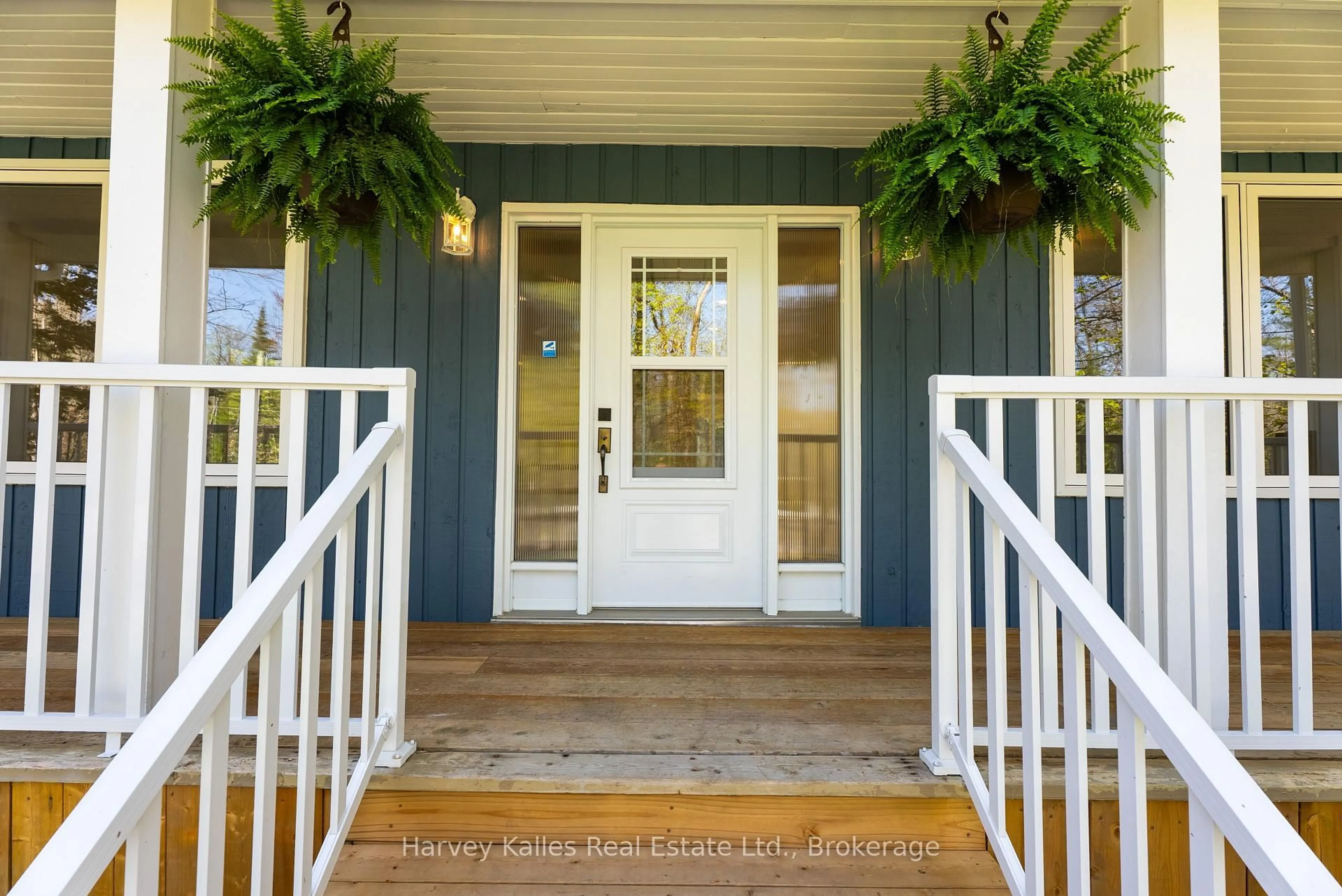 Indoor entryway for 21 Todholm Dr, Muskoka Lakes Ontario P0B 1J0