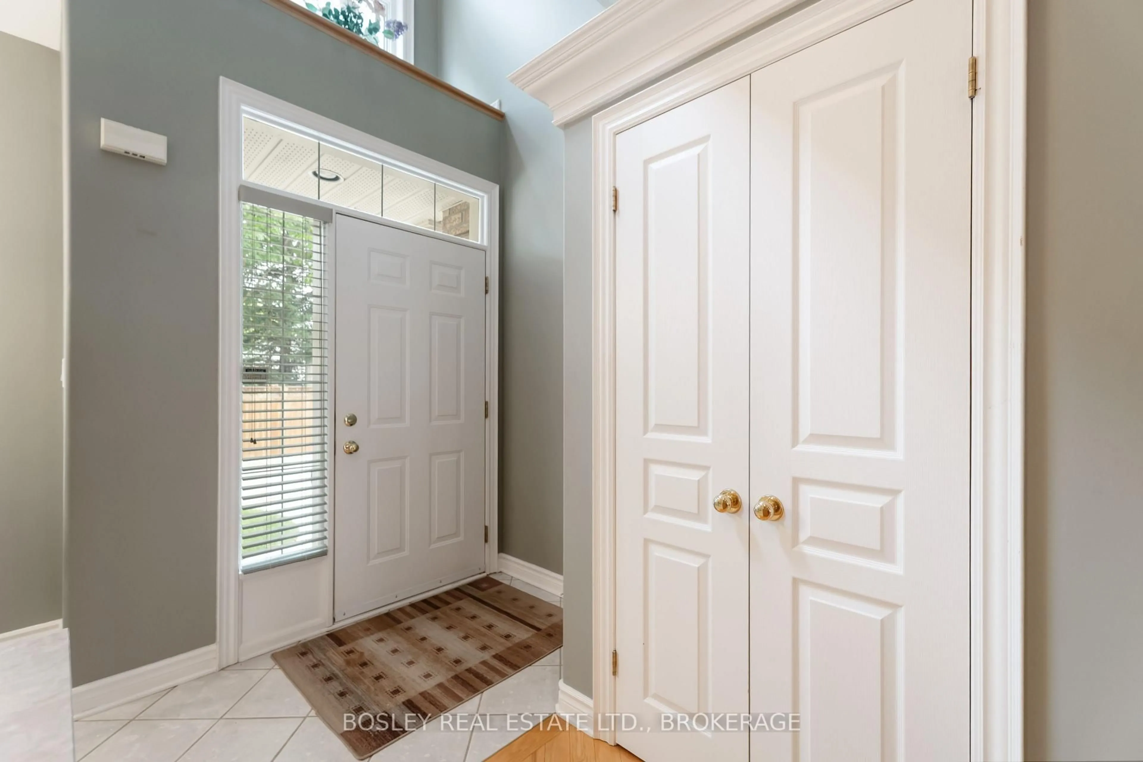 Indoor entryway for 308 Queenston St #14, St. Catharines Ontario L2P 2X4