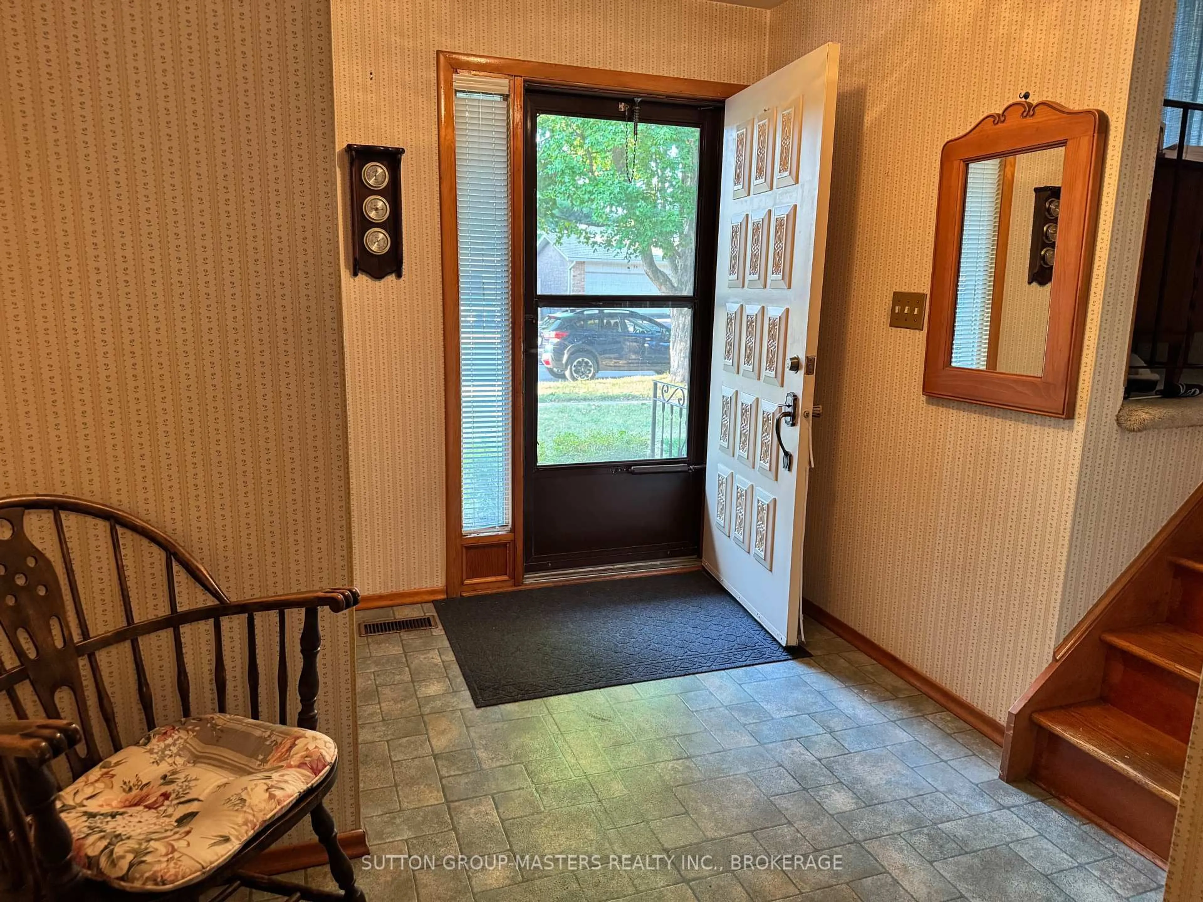 Indoor entryway for 79 Inverness Cres, Kingston Ontario K7M 6P2