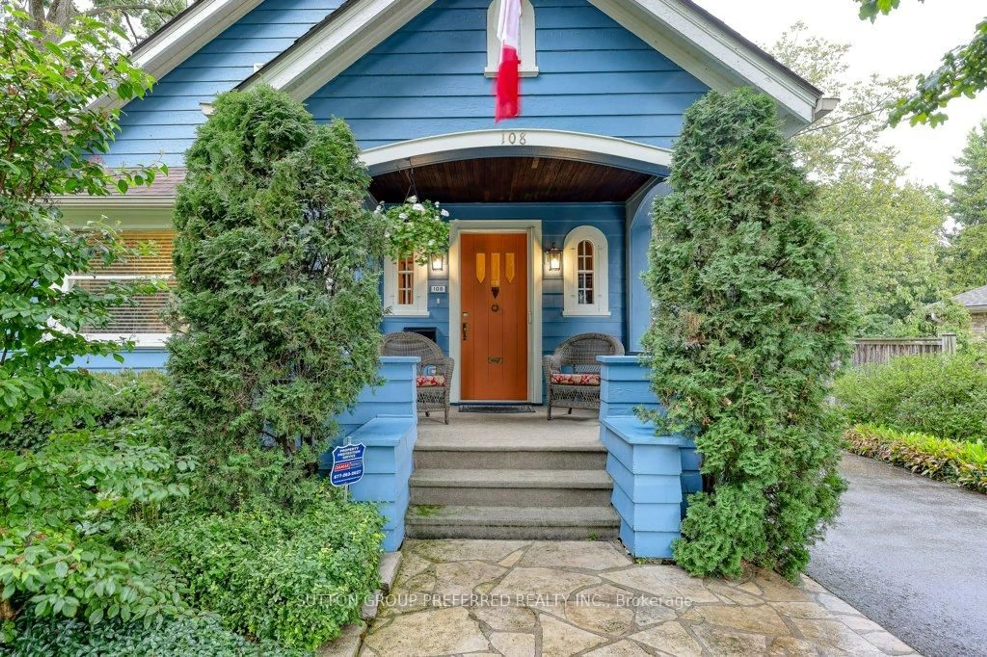 Indoor entryway for 108 Baseline Rd, London South Ontario N6C 2N8