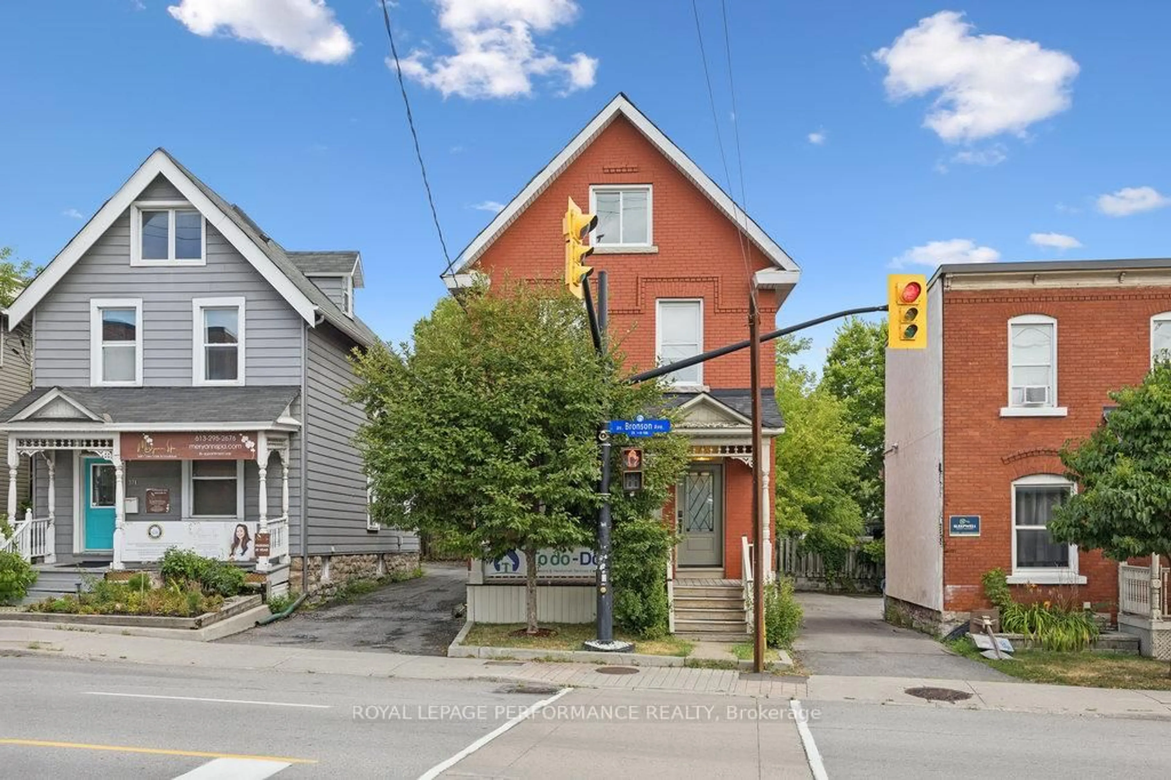 Unknown for 373 Bronson Ave, Ottawa Ontario K1R 6J4