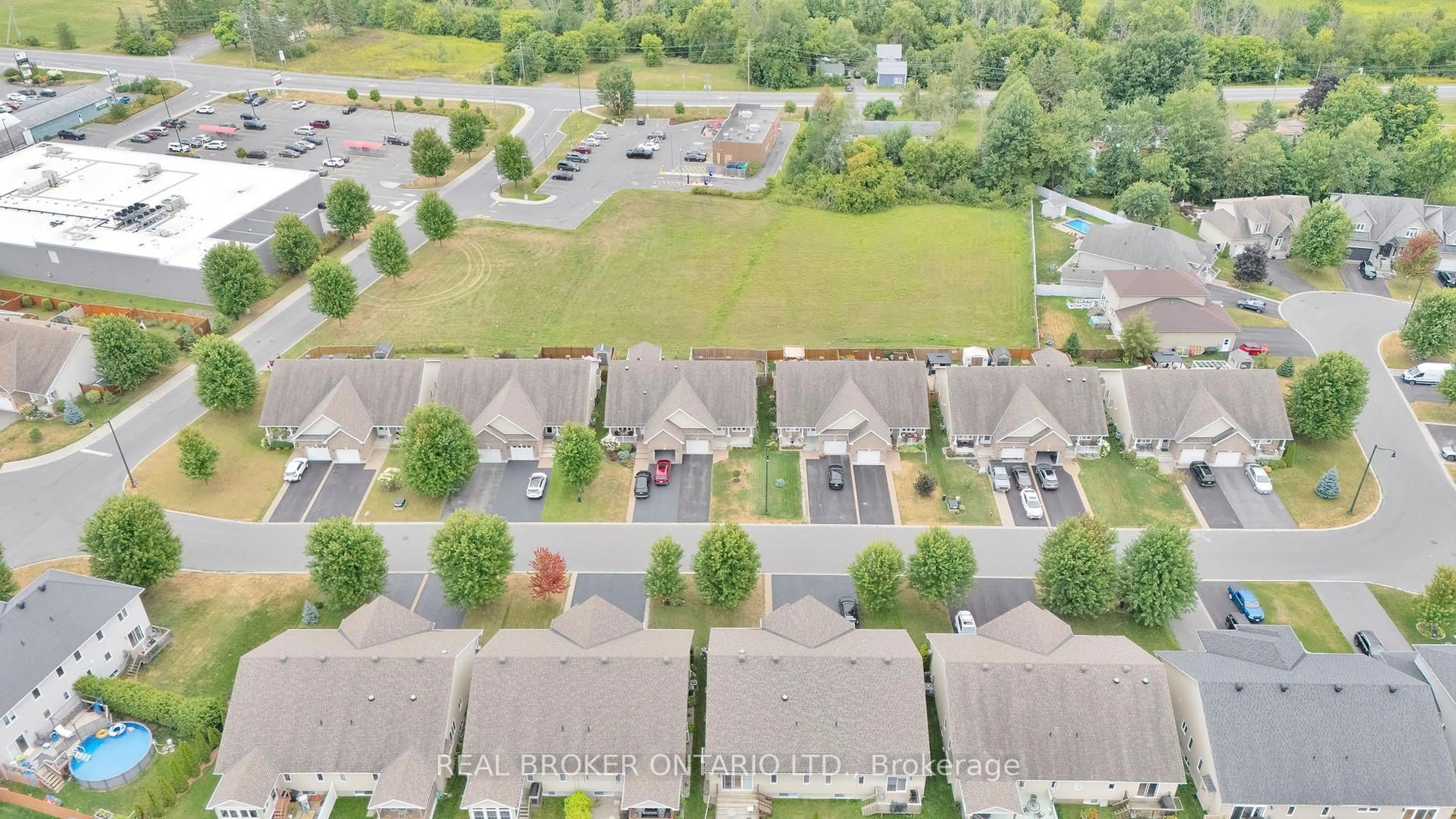 A pic from outside/outdoor area/front of a property/back of a property/a pic from drone, unknown for 12 Abbey Cres, Russell Ontario K4R 0B5