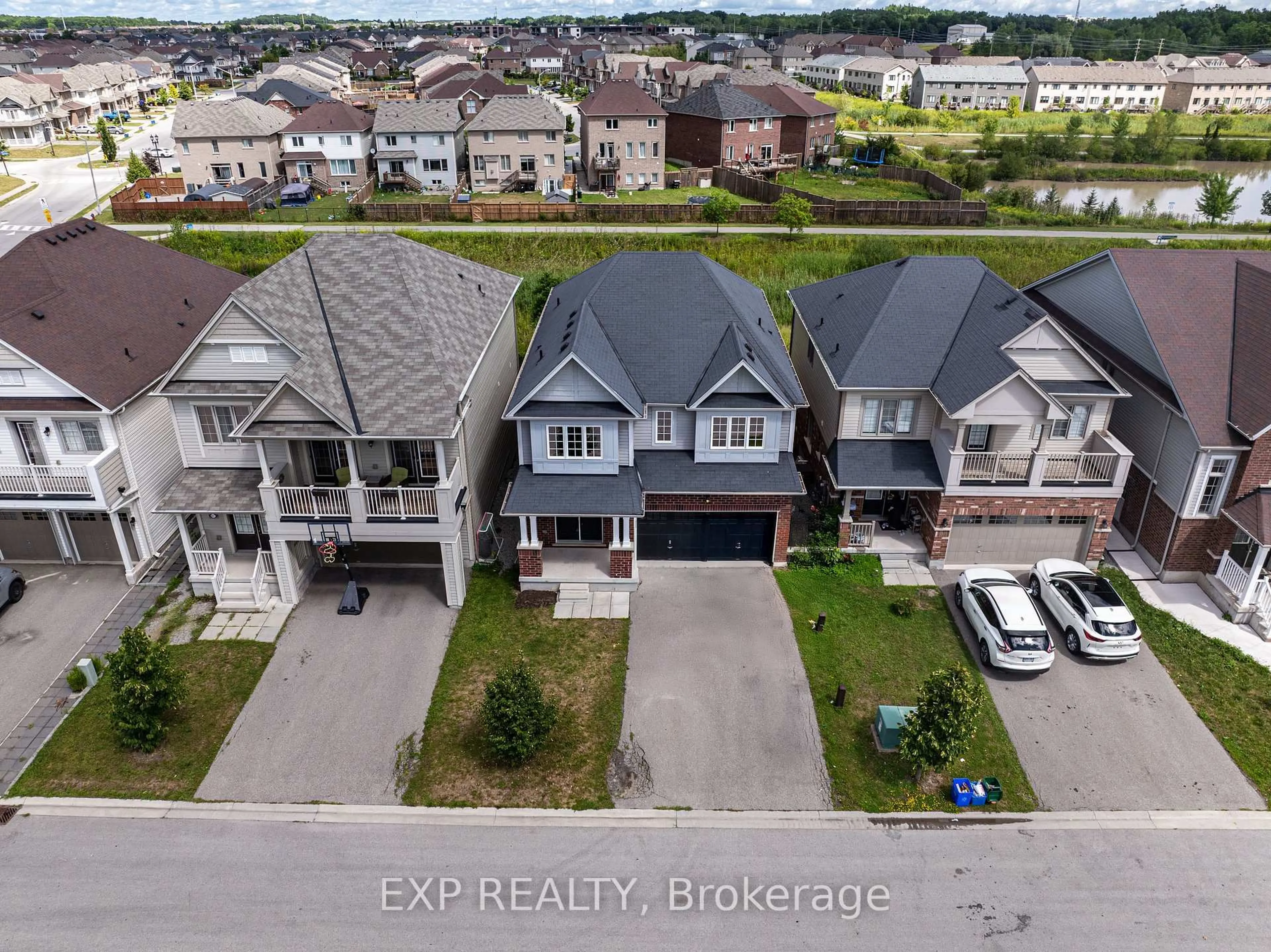 A pic from outside/outdoor area/front of a property/back of a property/a pic from drone, unknown for 8349 Tulip Tree Dr, Niagara Falls Ontario L2H 0N3