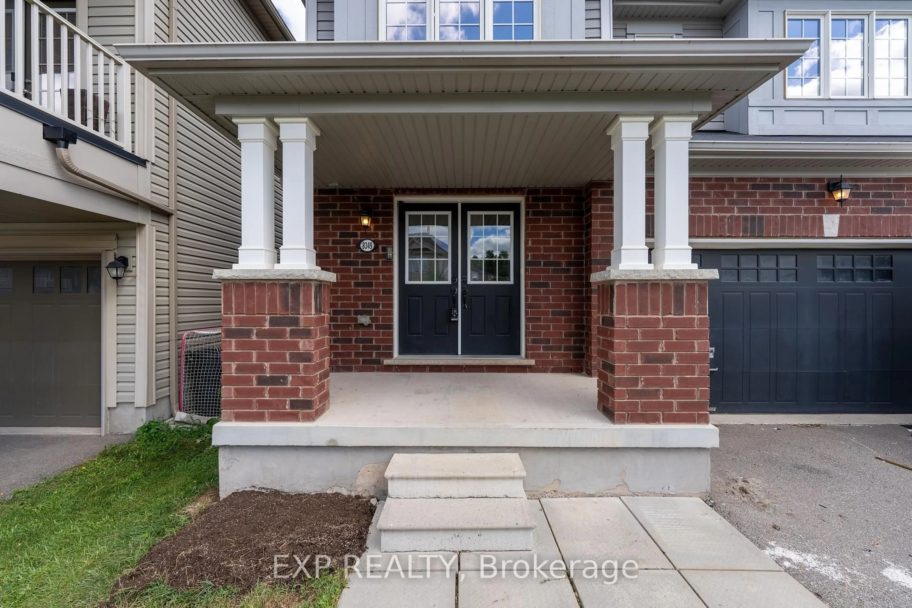 Indoor entryway for 8349 Tulip Tree Dr, Niagara Falls Ontario L2H 0N3