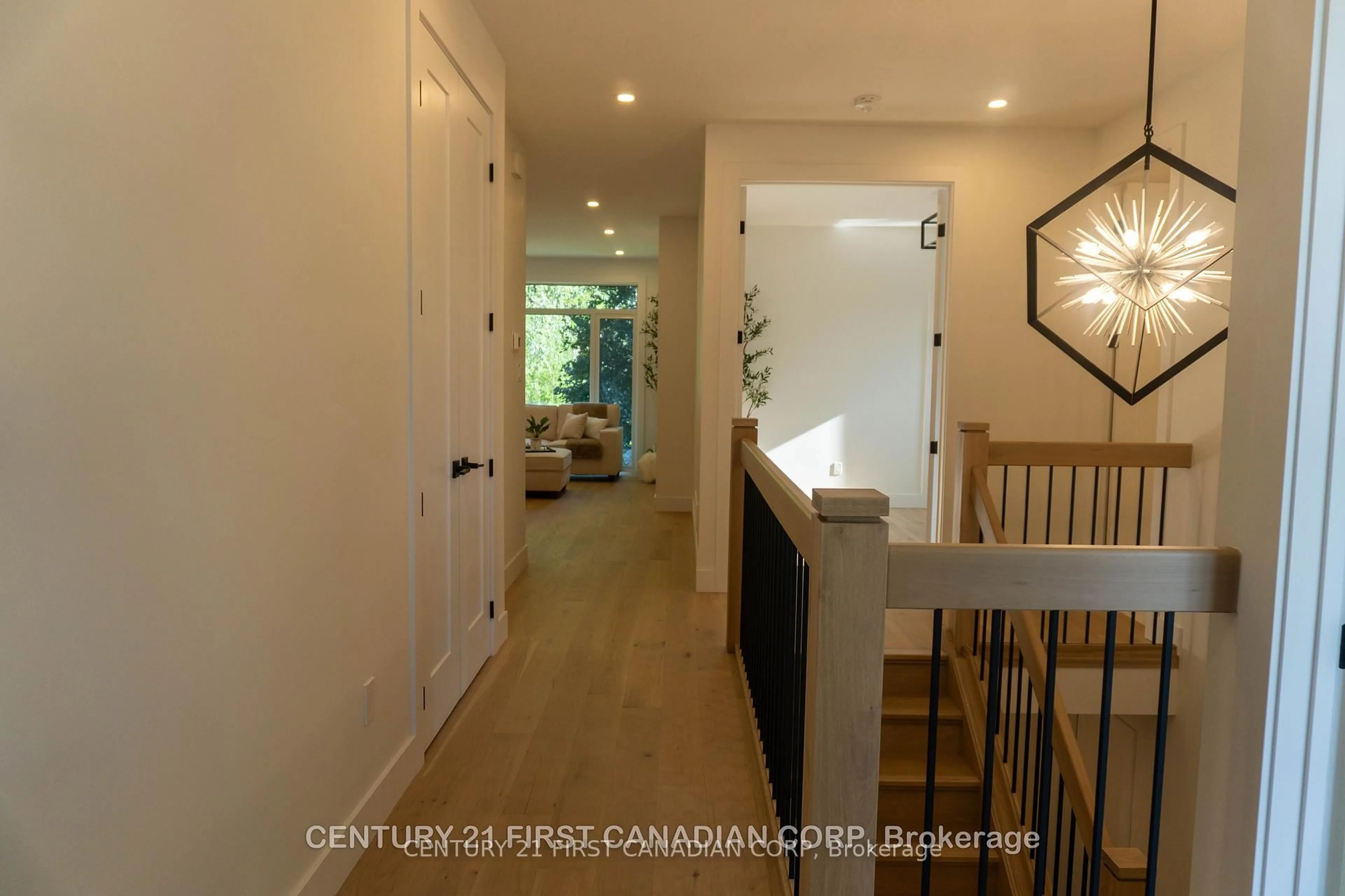 Indoor entryway for 430 Head St #16, Strathroy-Caradoc Ontario N7G 2K2