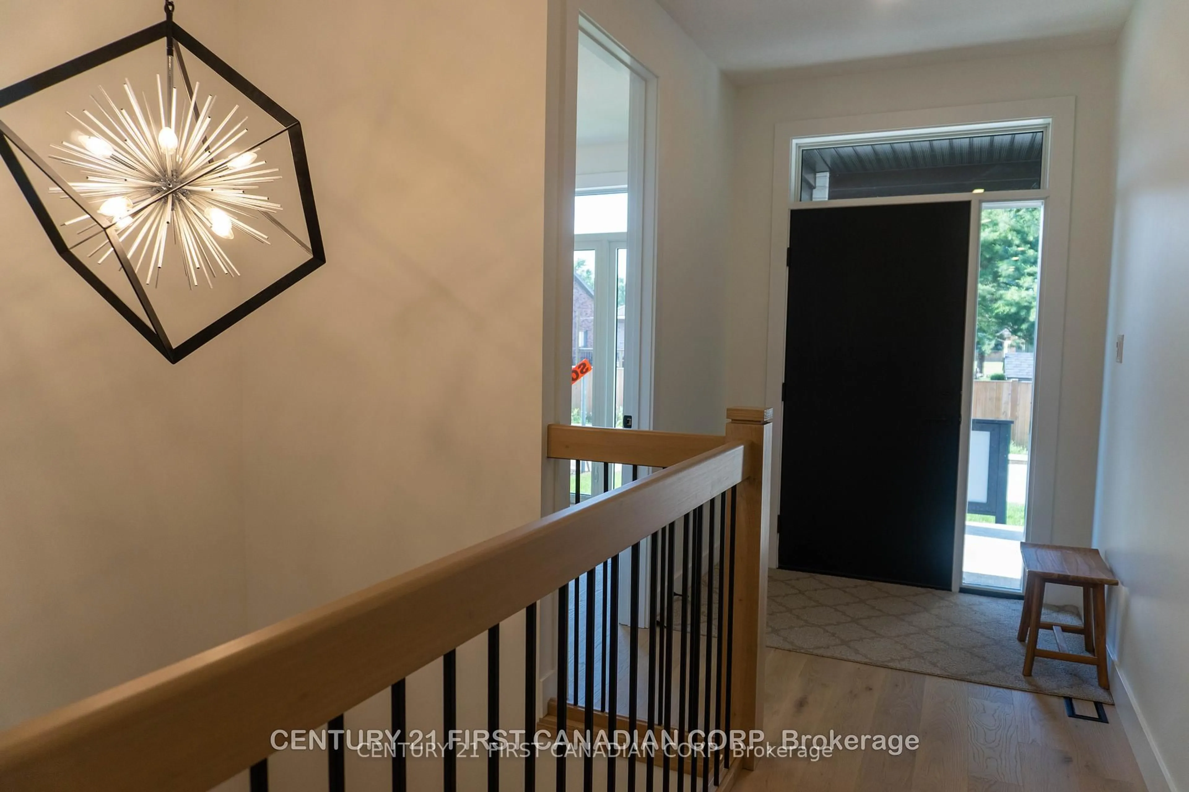 Indoor entryway for 430 Head St #16, Strathroy-Caradoc Ontario N7G 2K2