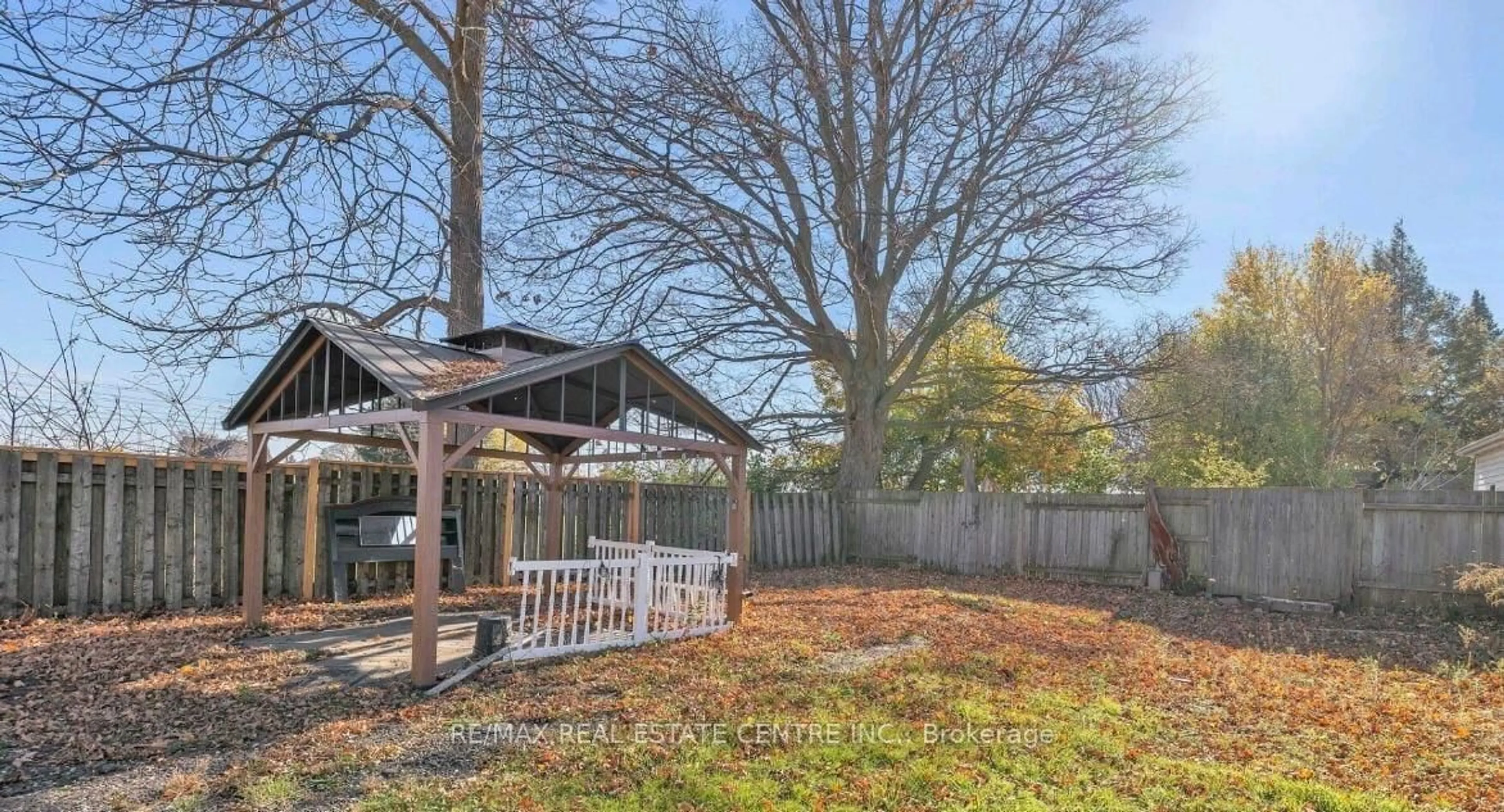 Patio, unknown for 5292 BRIDGE St, Niagara Falls Ontario L2E 2T3