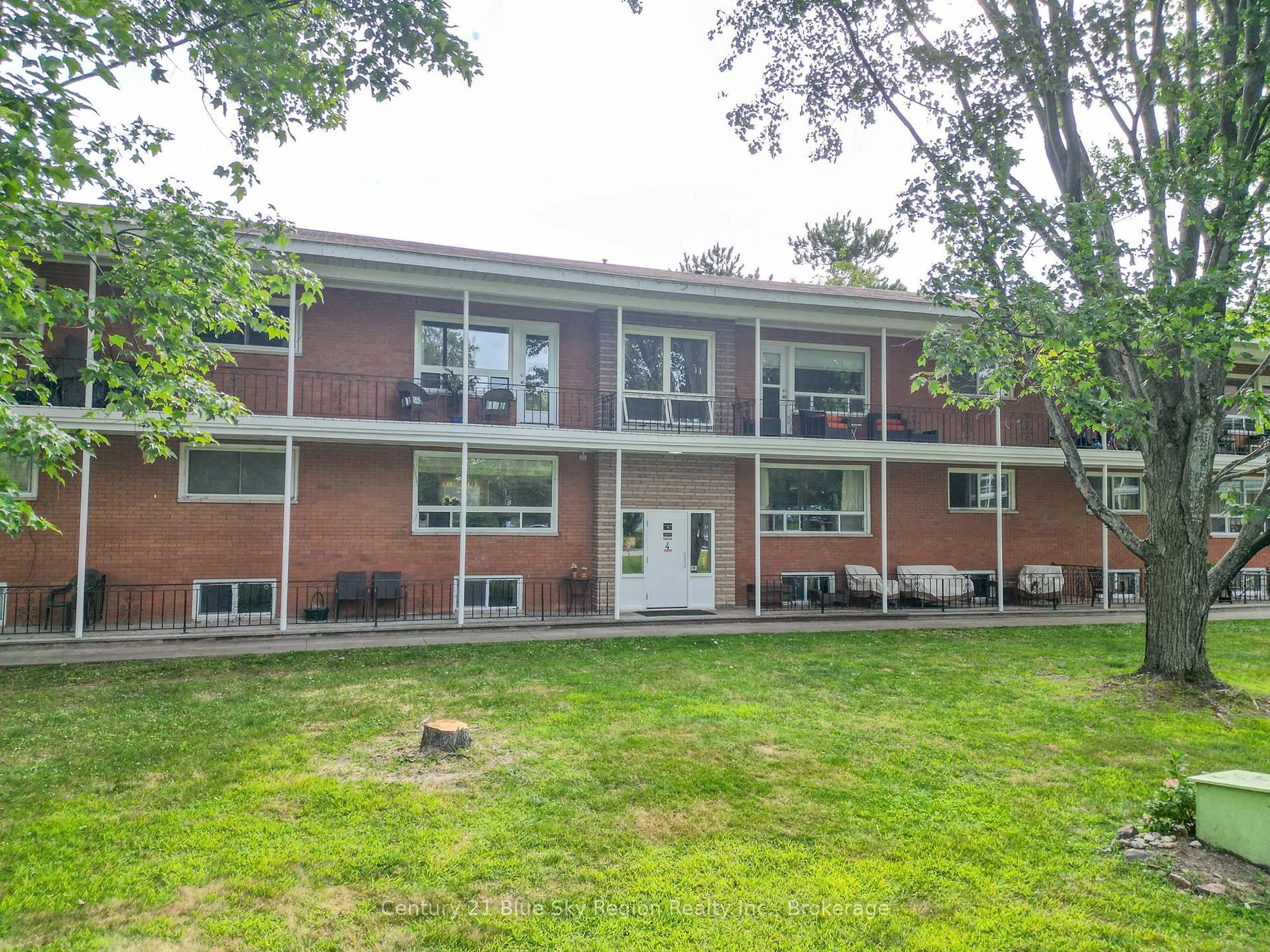 Home with brick exterior material, unknown for 40 Judge Ave #14, North Bay Ontario P1A 1B4