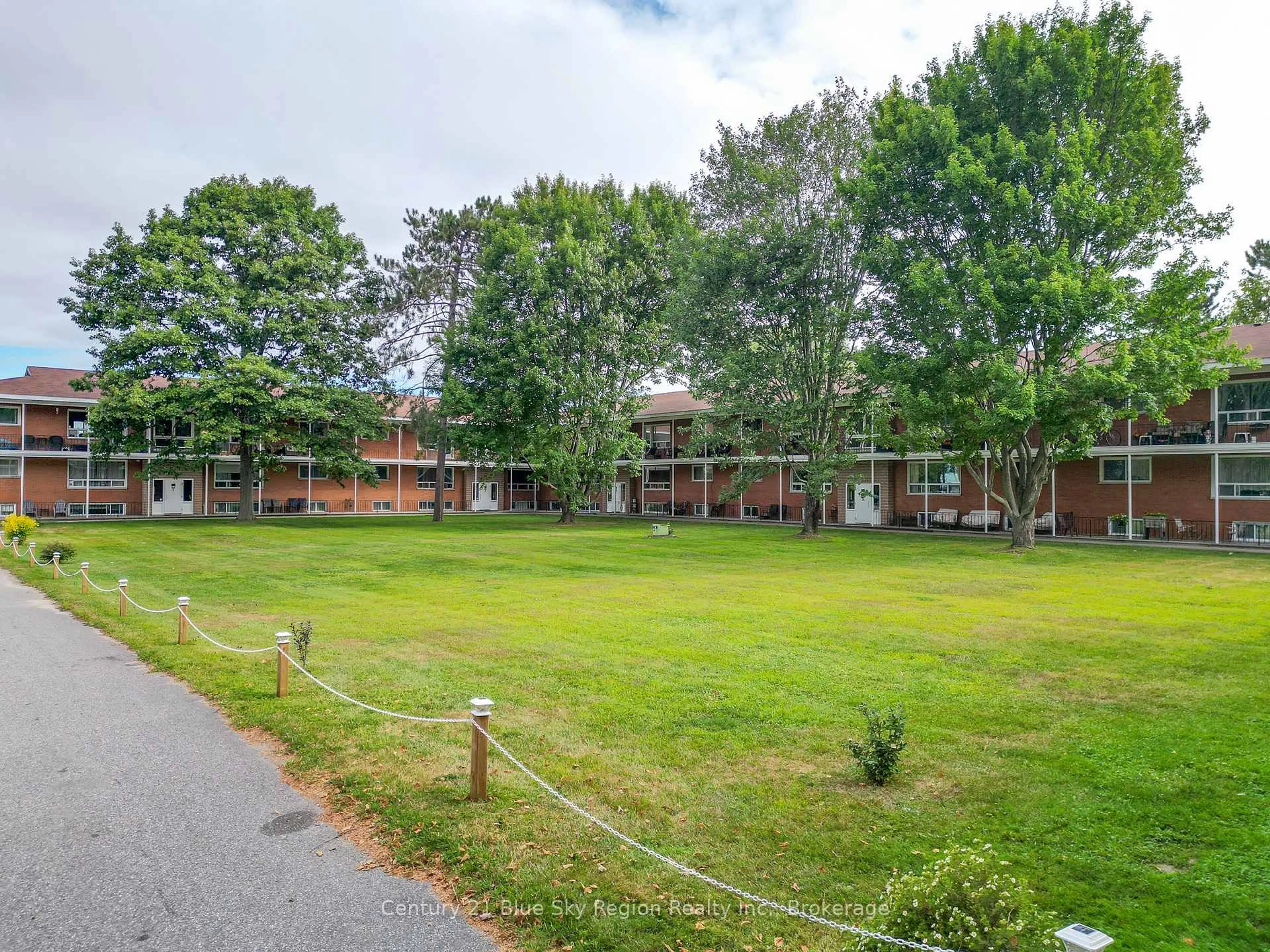 A pic from outside/outdoor area/front of a property/back of a property/a pic from drone, unknown for 40 Judge Ave #14, North Bay Ontario P1A 1B4