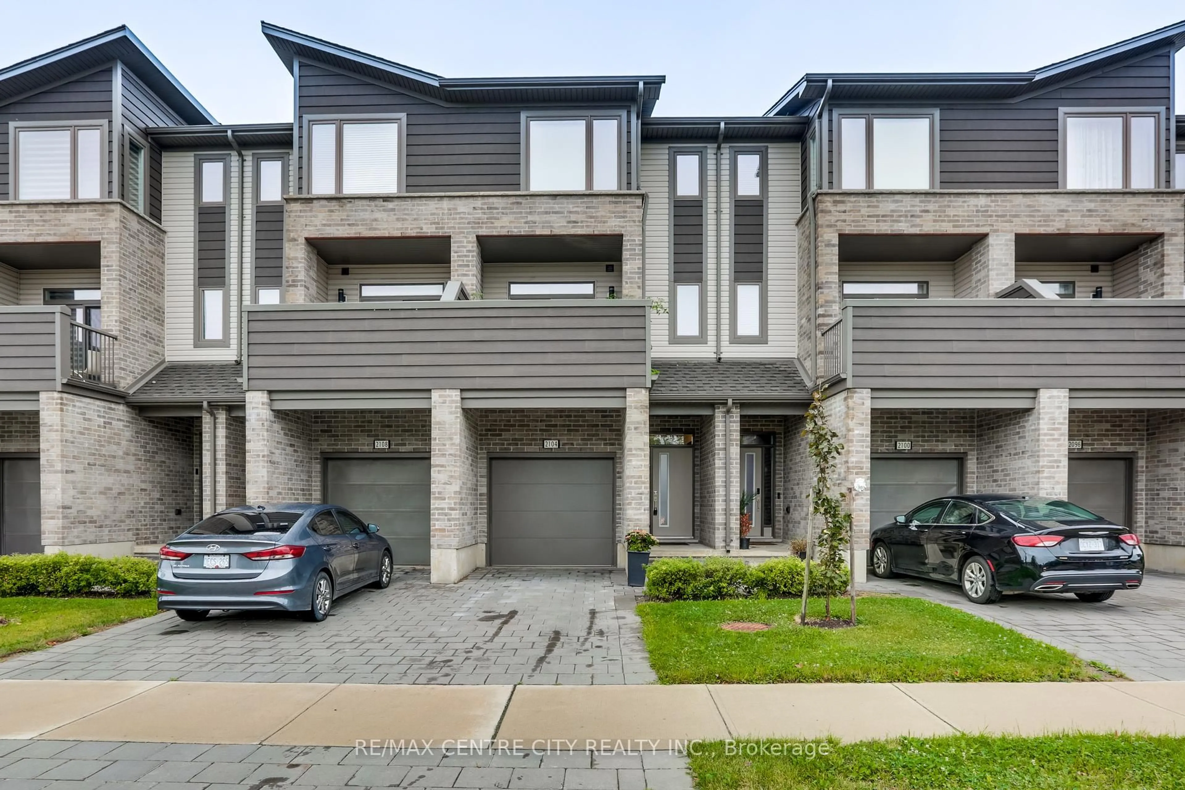 Unknown for 2104 Meadowgate Blvd, London South Ontario N6M 0H5