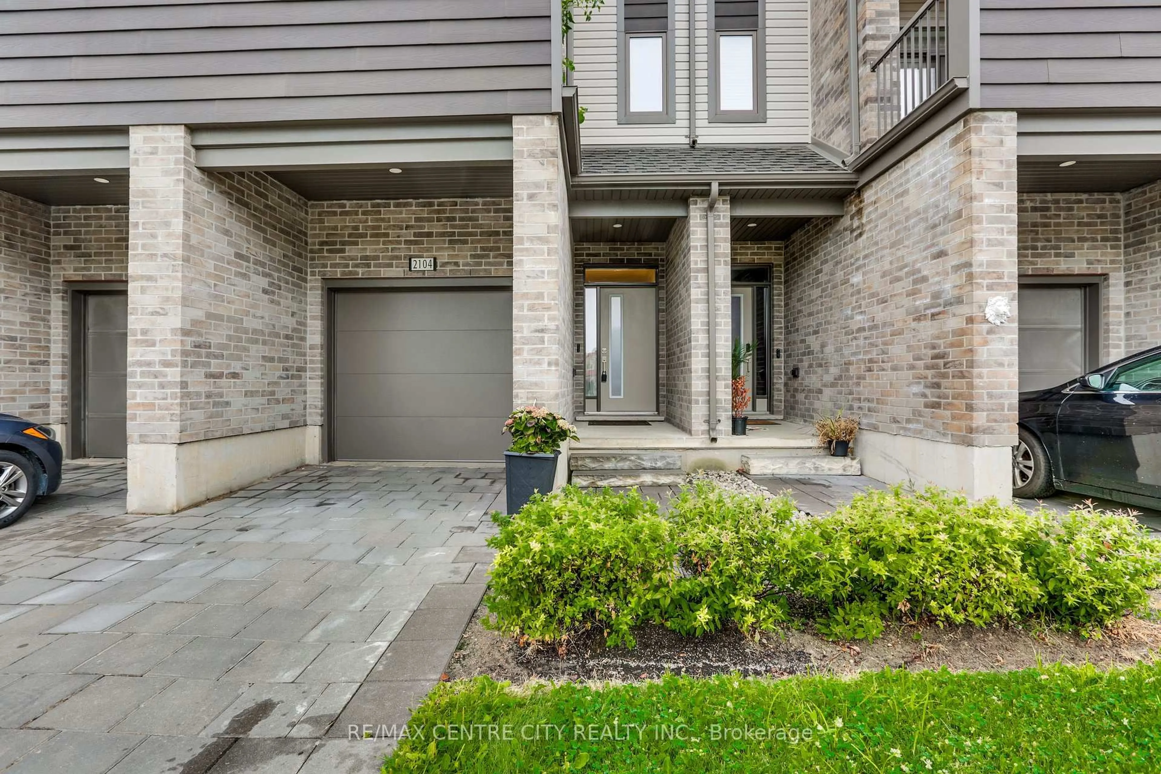 Unknown for 2104 Meadowgate Blvd, London South Ontario N6M 0H5
