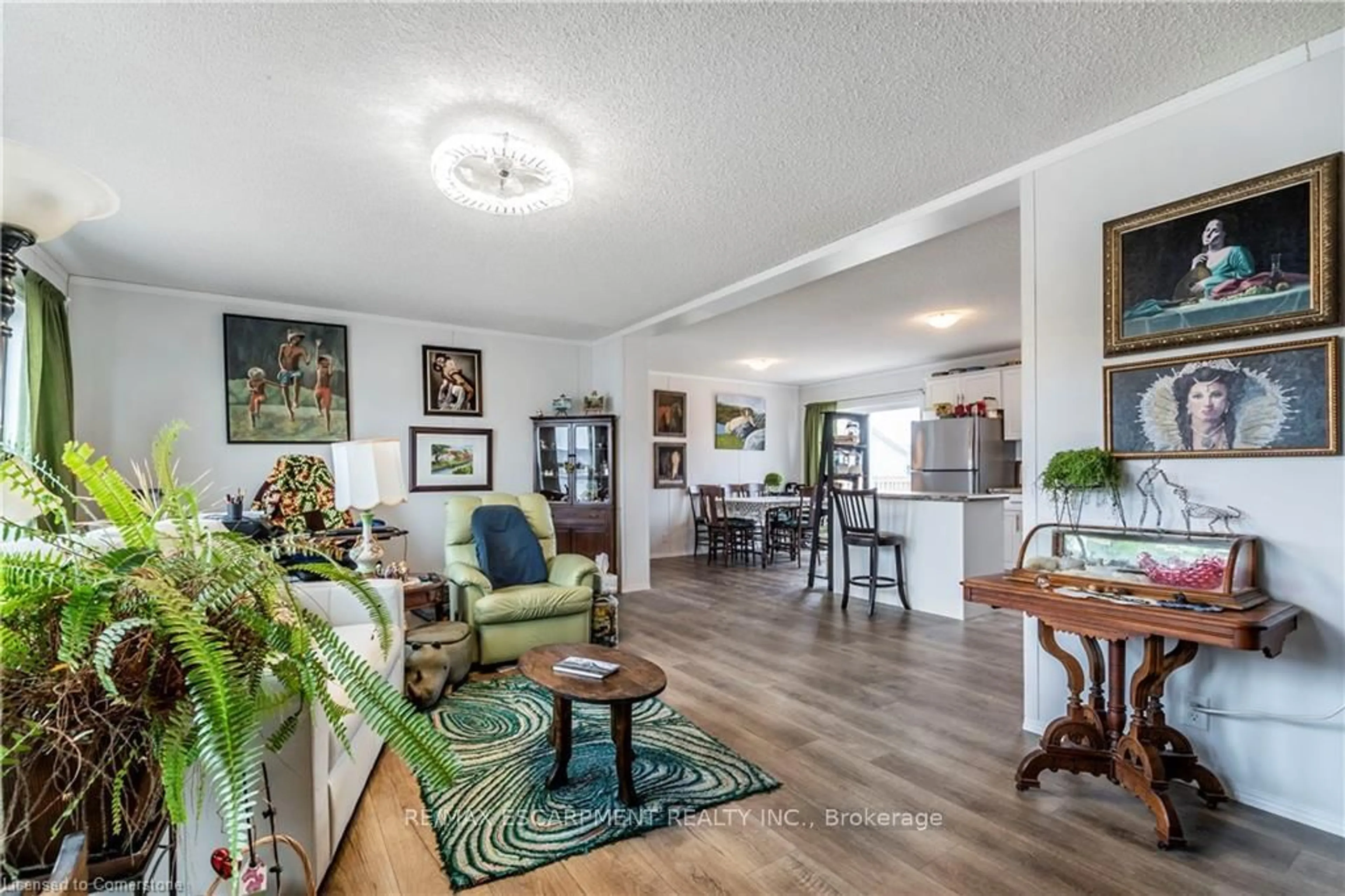 Living room with furniture, unknown for 17 BENT WILLOW Crt, Haldimand Ontario N0A 1L0