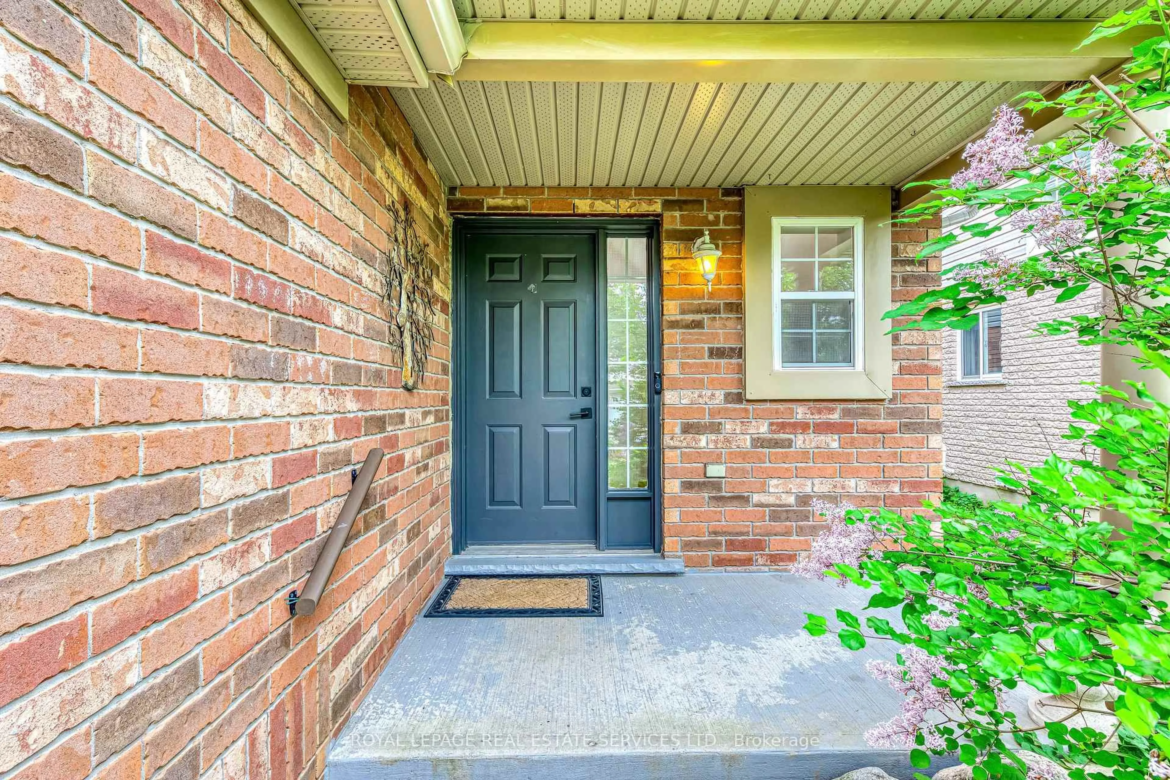 Indoor entryway for 31 EUGENE Dr, Guelph Ontario N1L 1P6