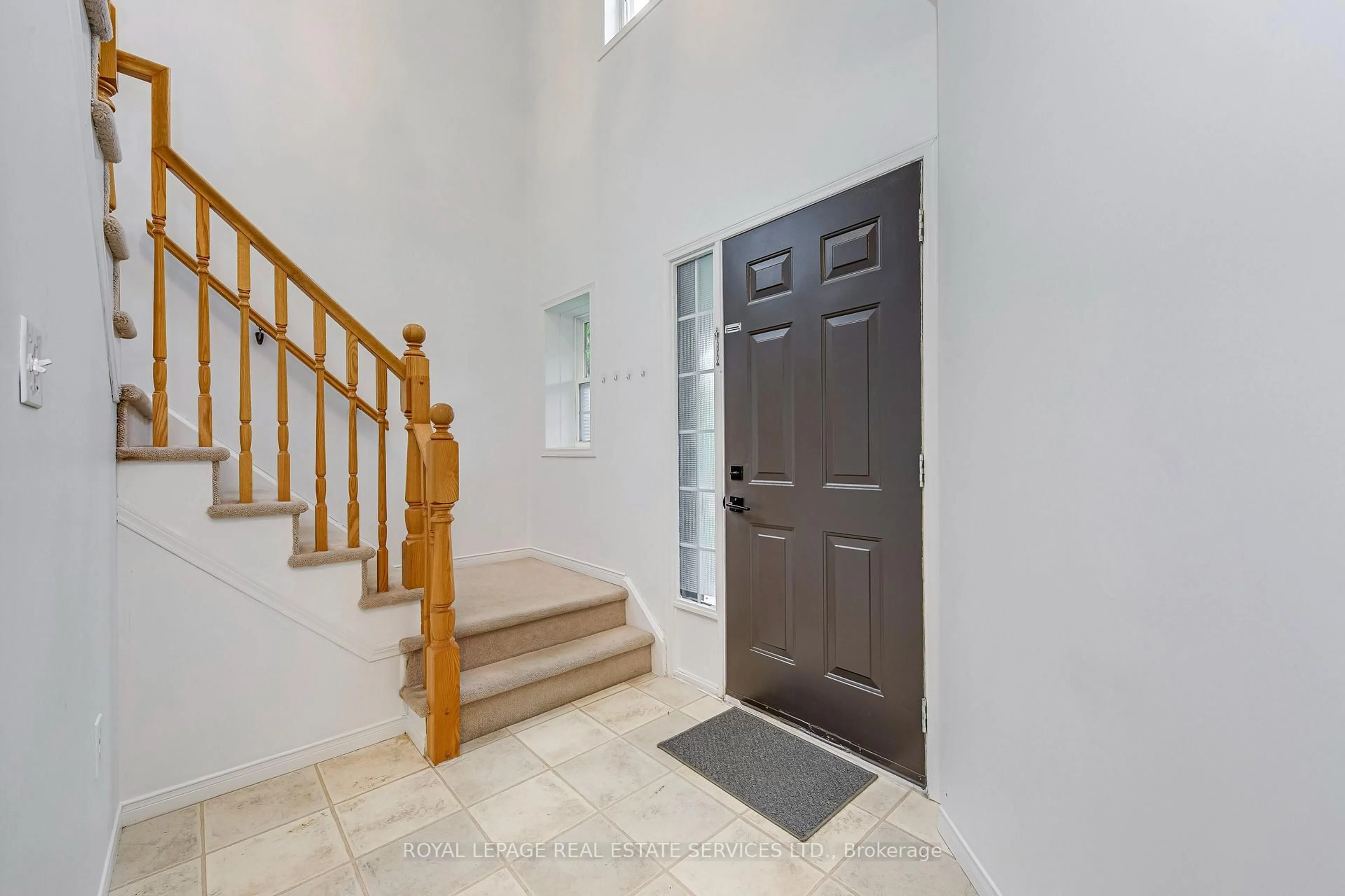 Indoor entryway for 31 EUGENE Dr, Guelph Ontario N1L 1P6
