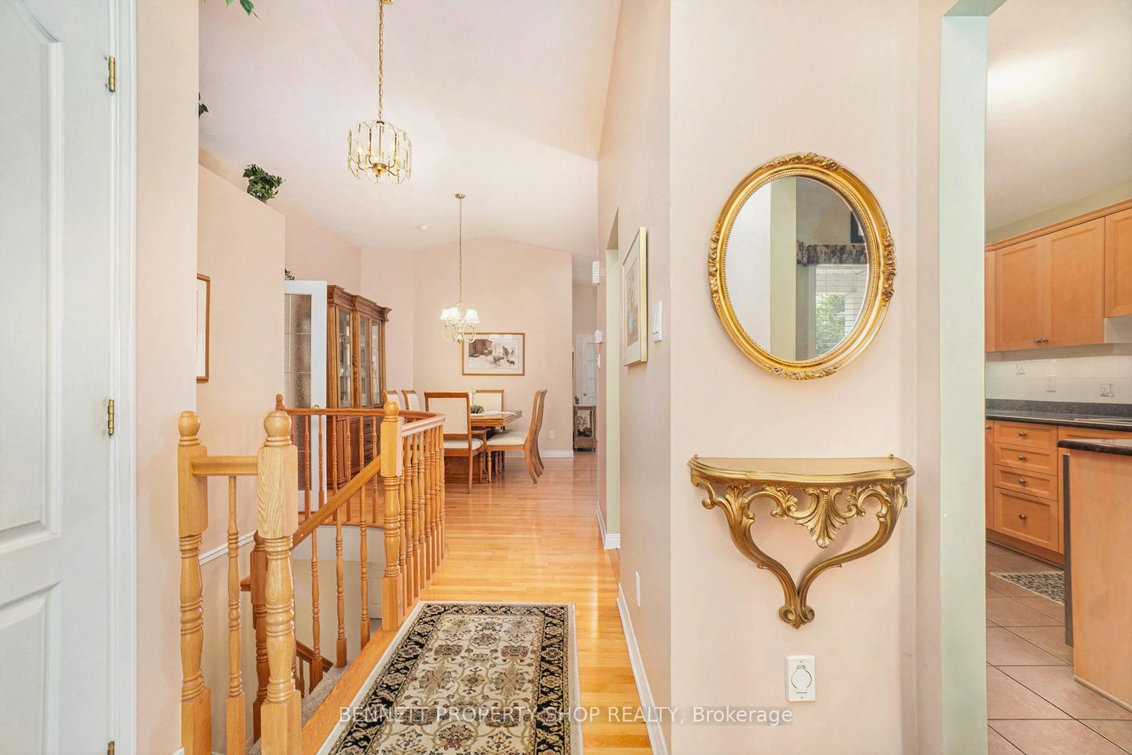 Indoor foyer for 813 Hot Springs Way, Ottawa Ontario K1V 1R9