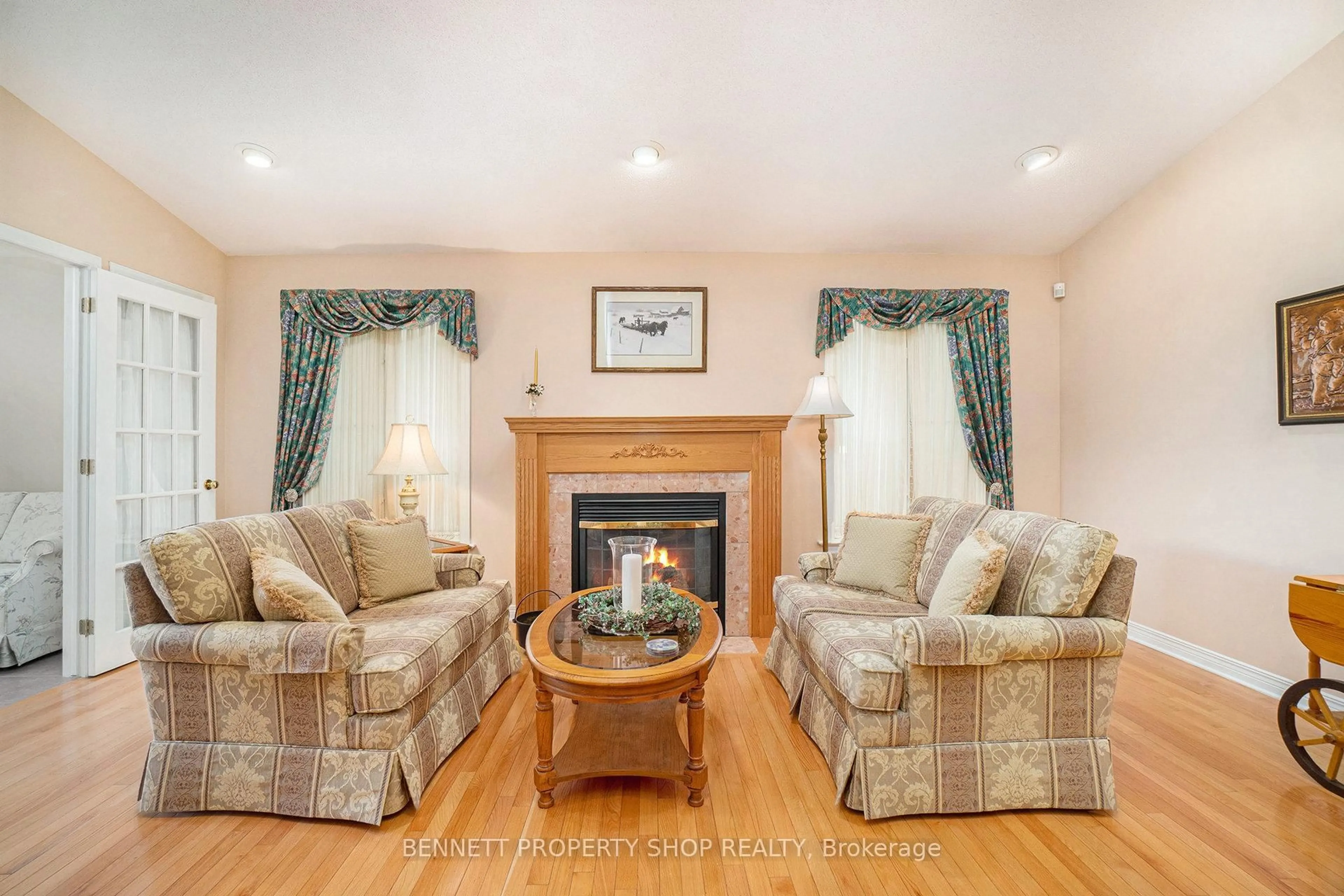 Living room with furniture, unknown for 813 Hot Springs Way, Ottawa Ontario K1V 1R9