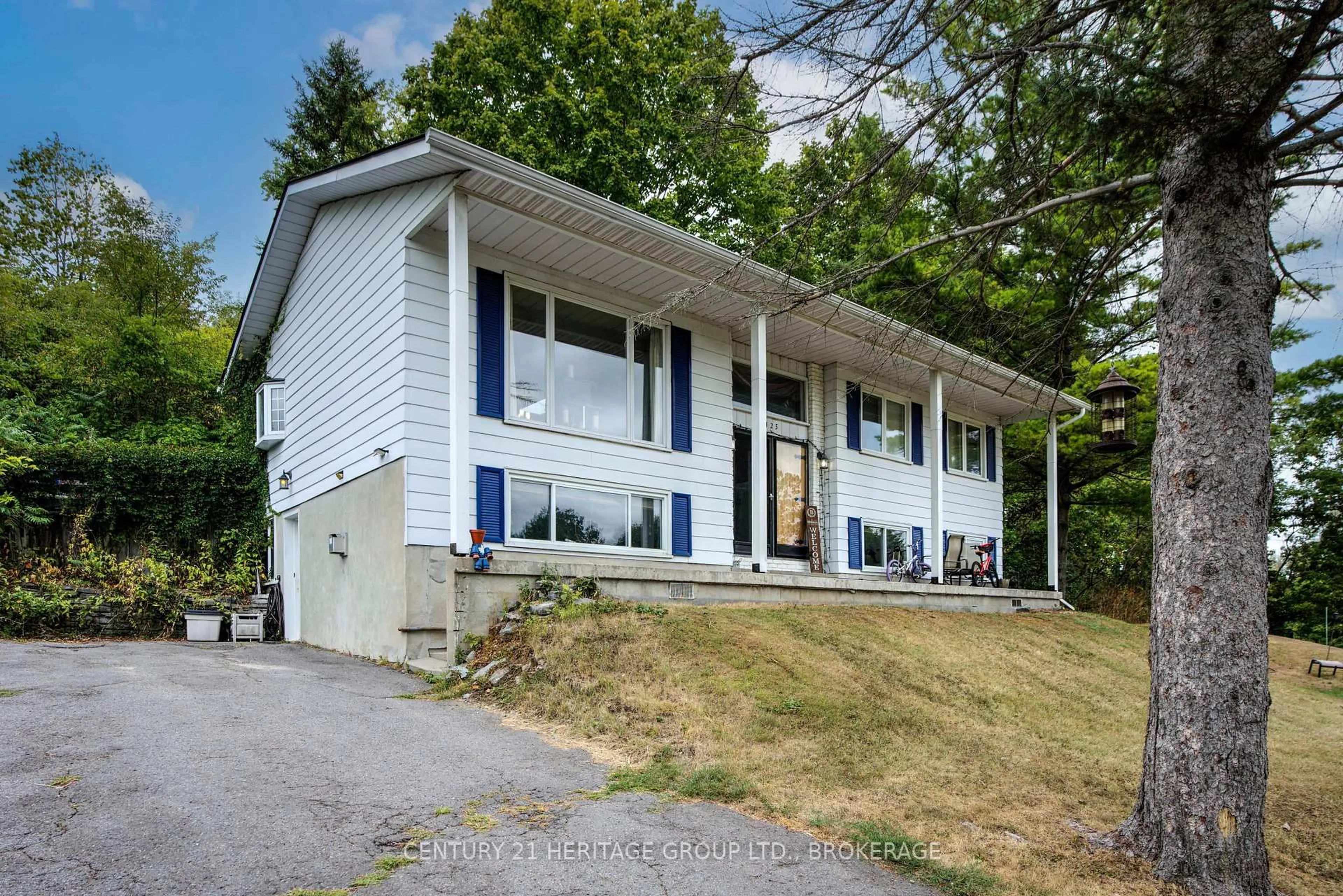 Home with vinyl exterior material, street for 1125 Westbrook Rd, Kingston Ontario K7P 2V3