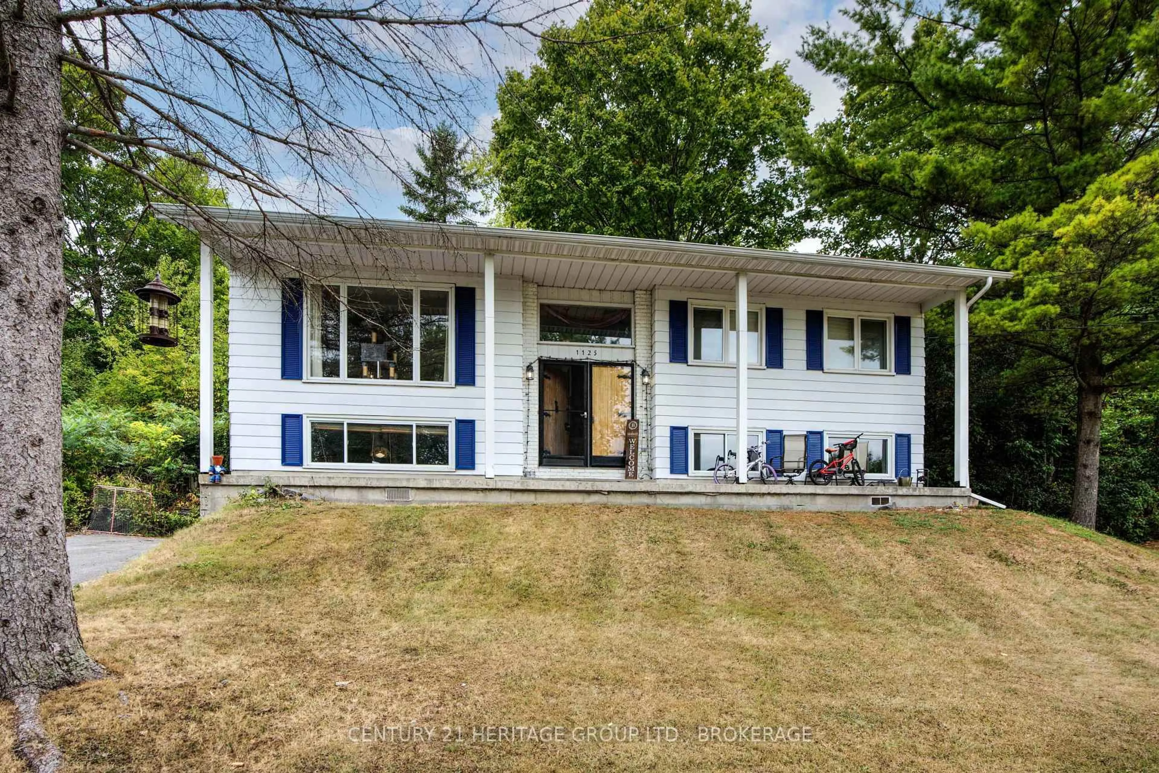 Home with vinyl exterior material, street for 1125 Westbrook Rd, Kingston Ontario K7P 2V3