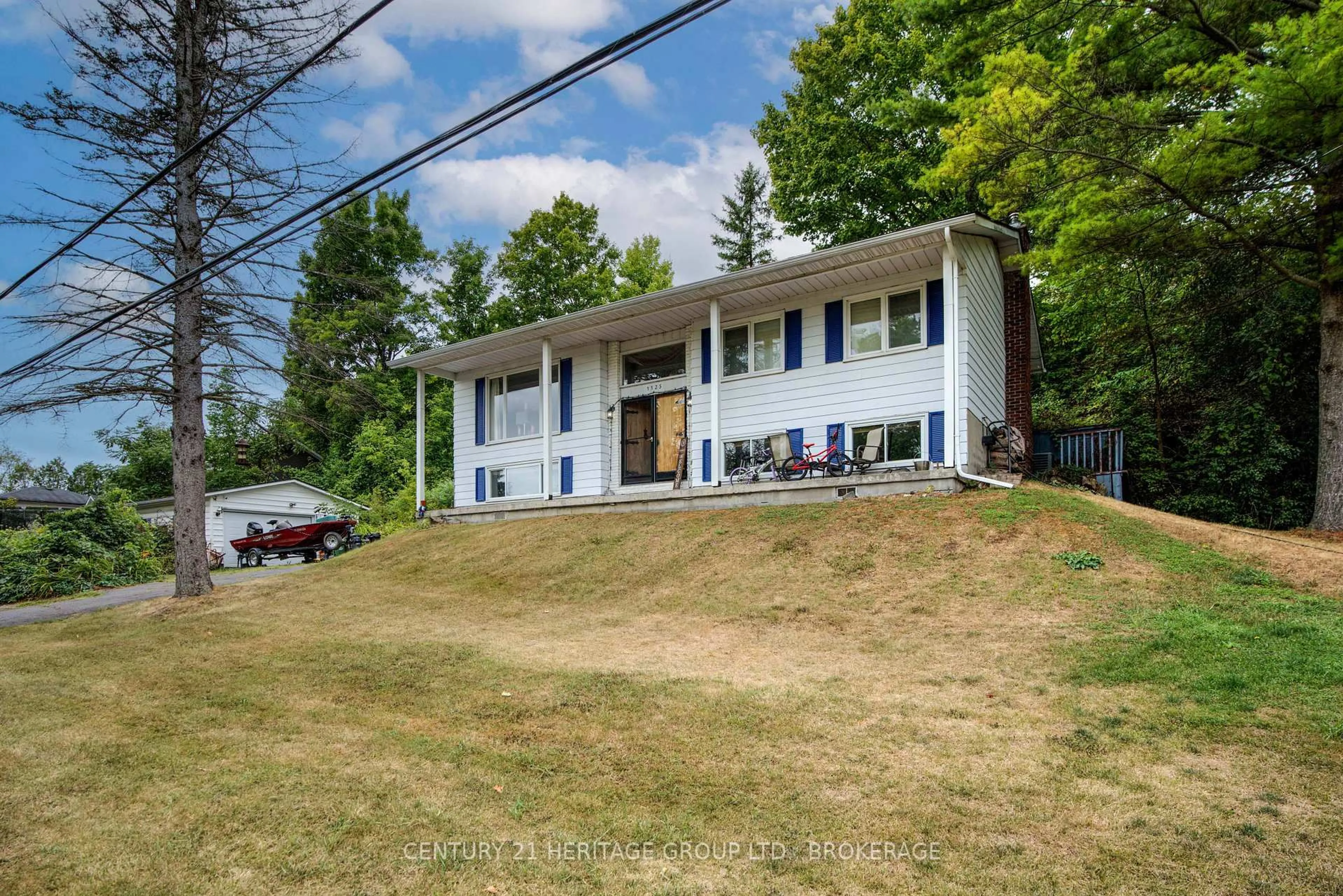 A pic from outside/outdoor area/front of a property/back of a property/a pic from drone, unknown for 1125 Westbrook Rd, Kingston Ontario K7P 2V3