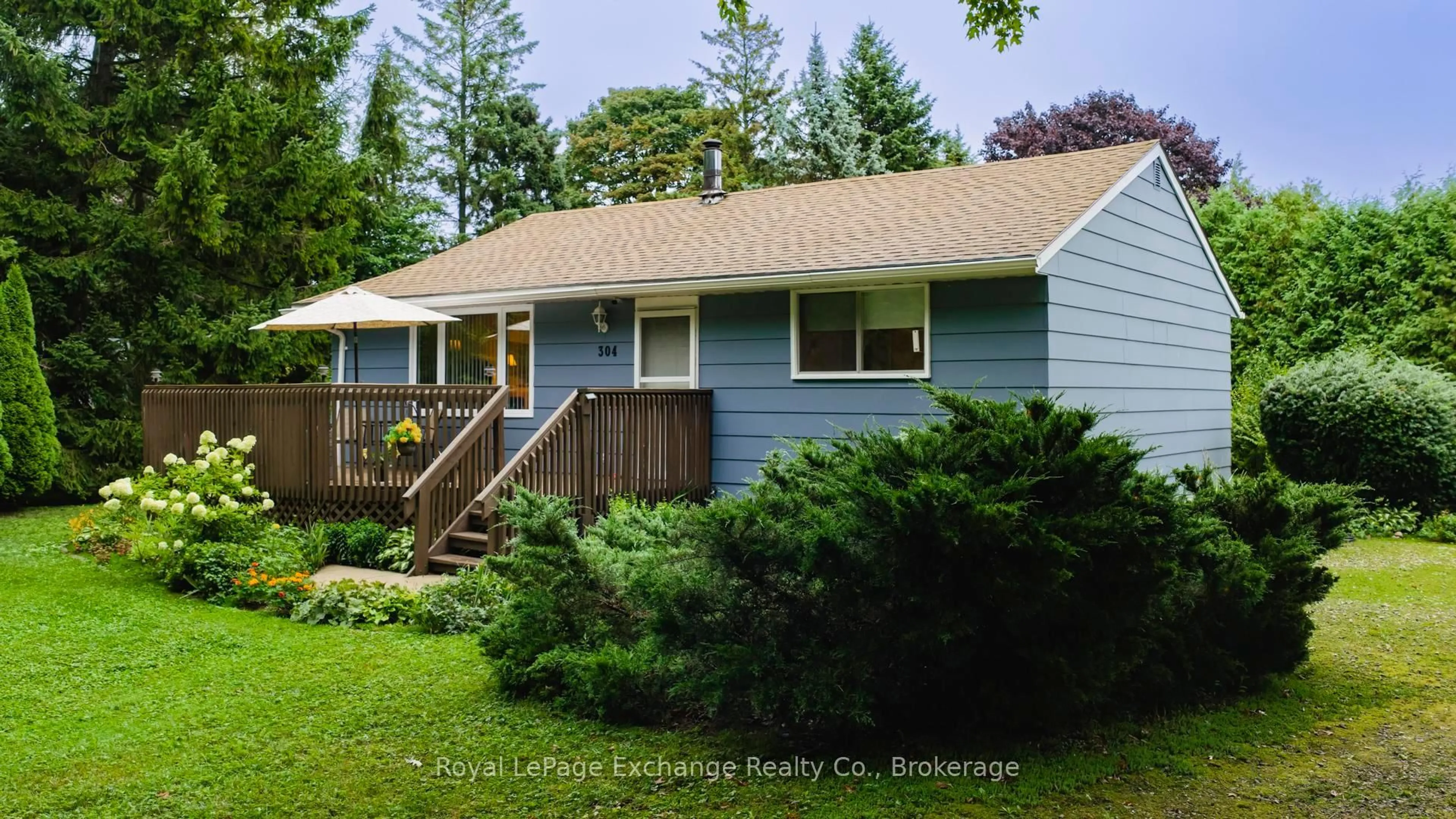 Home with vinyl exterior material, street for 304 sauk Crt, Huron-Kinloss Ontario N2Z 2X3