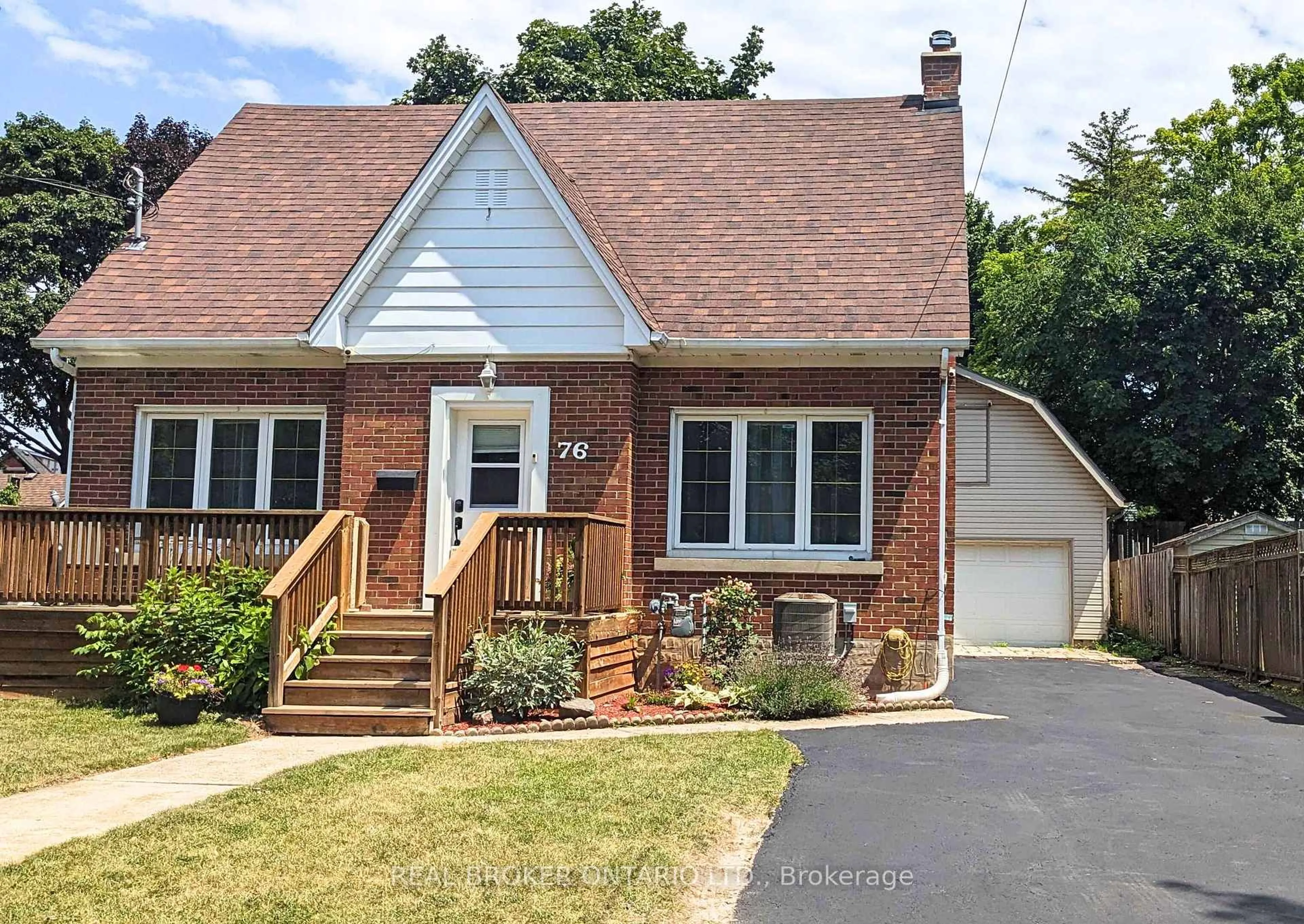 Home with brick exterior material, street for 76 Brentwood Ave, Kitchener Ontario N2H 2C8