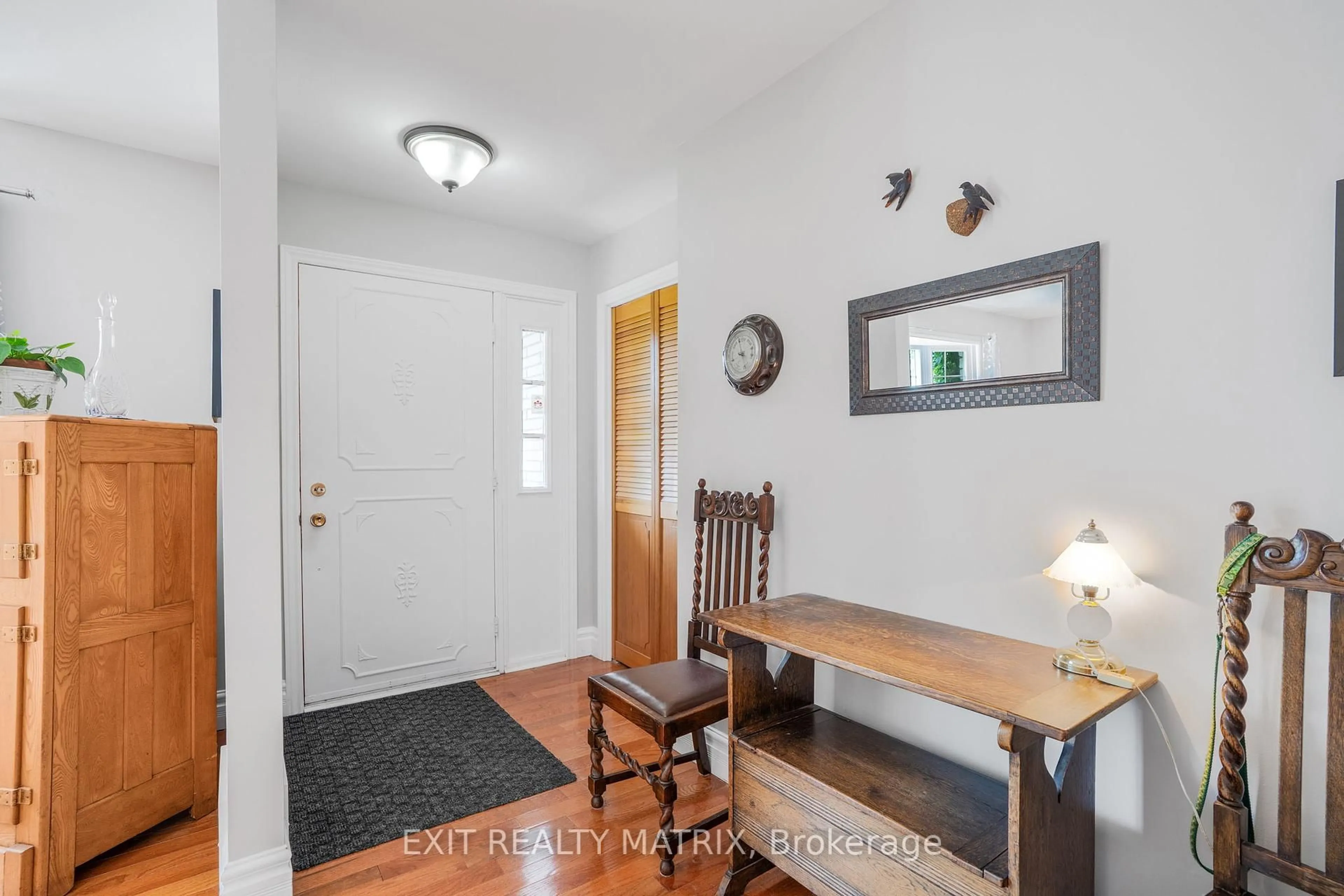 Indoor entryway for 600 Albert St, Hawkesbury Ontario K6A 3B9