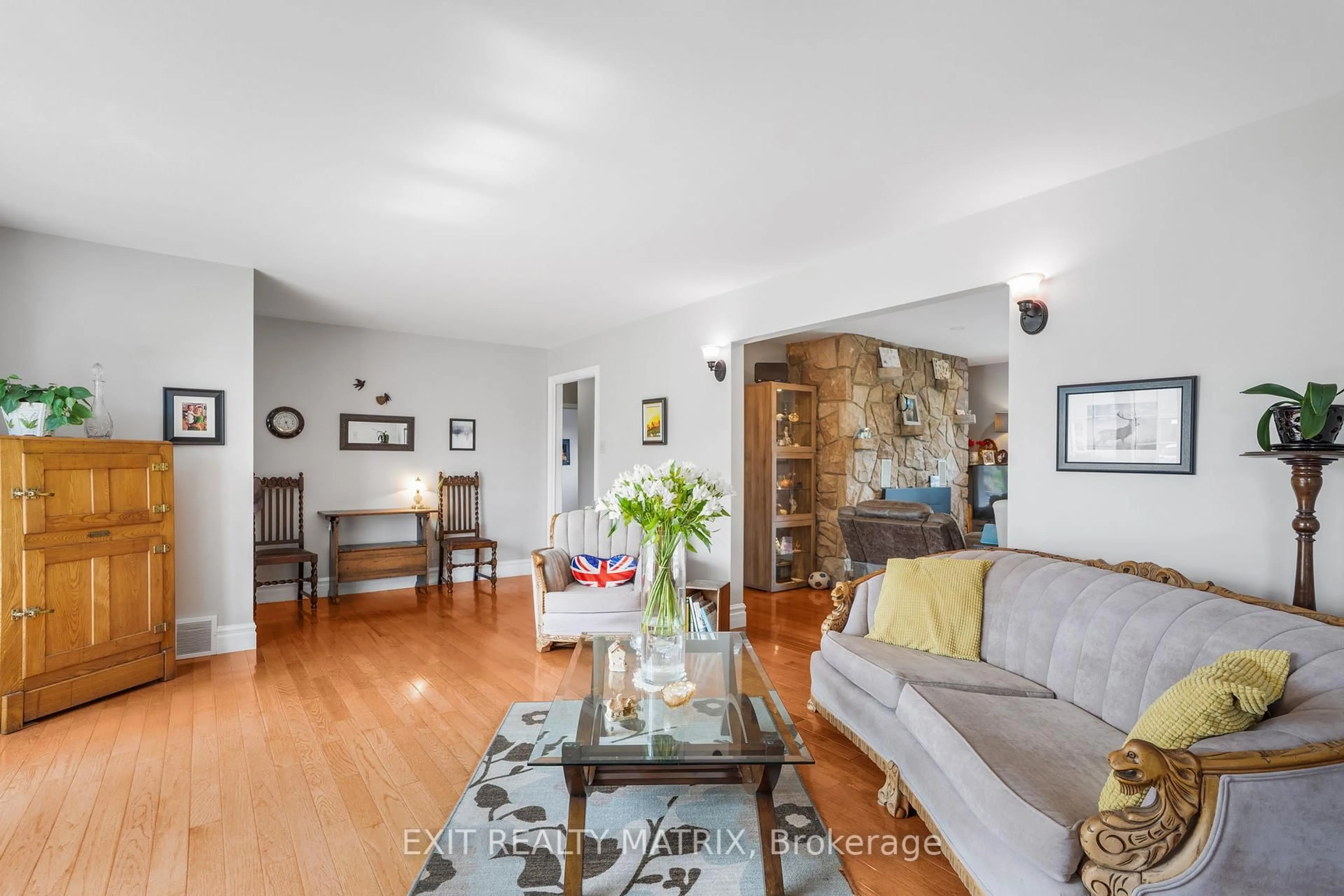 Living room with furniture, unknown for 600 Albert St, Hawkesbury Ontario K6A 3B9