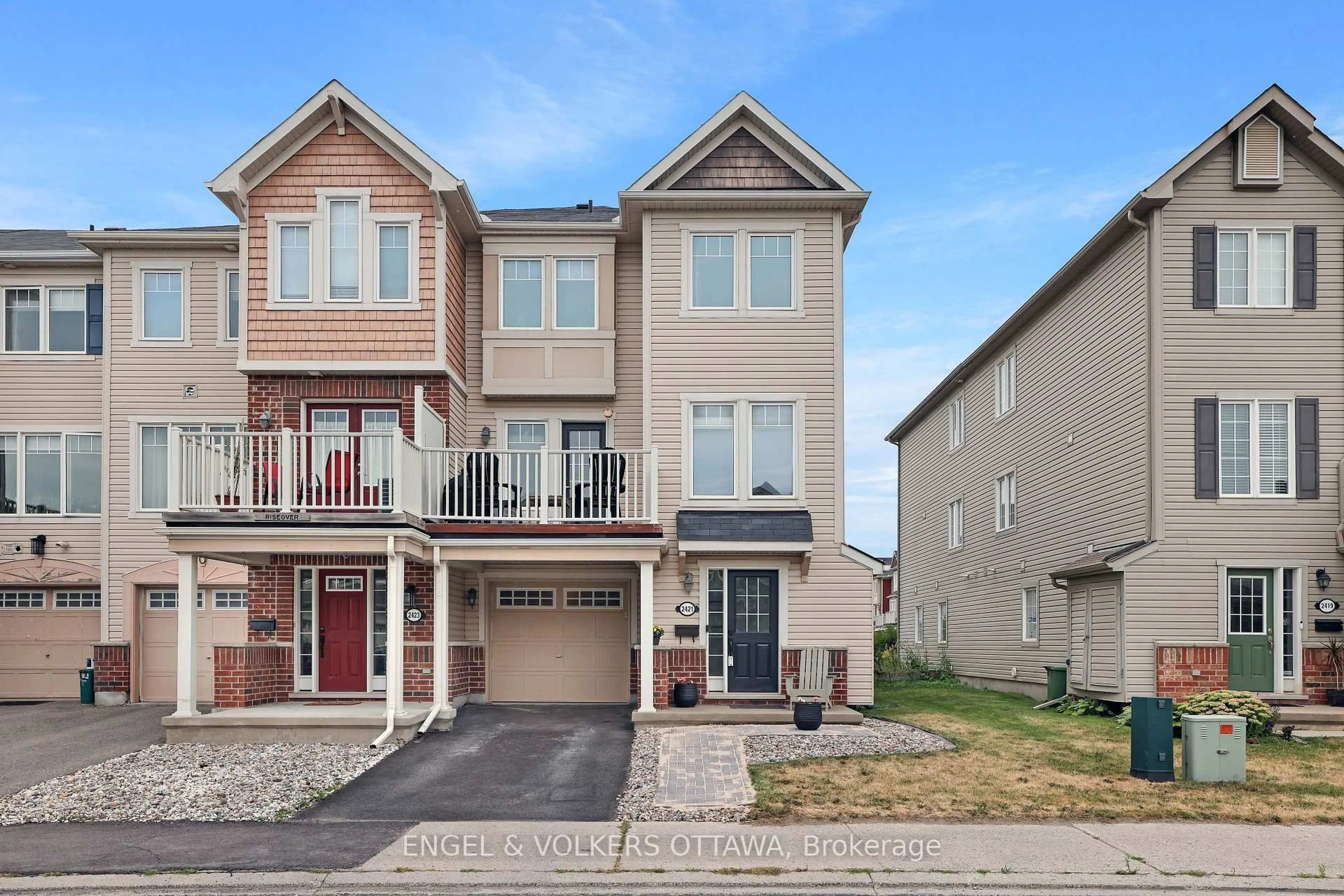 Unknown for 2421 Nutgrove Ave, Ottawa Ontario K2J 0X4