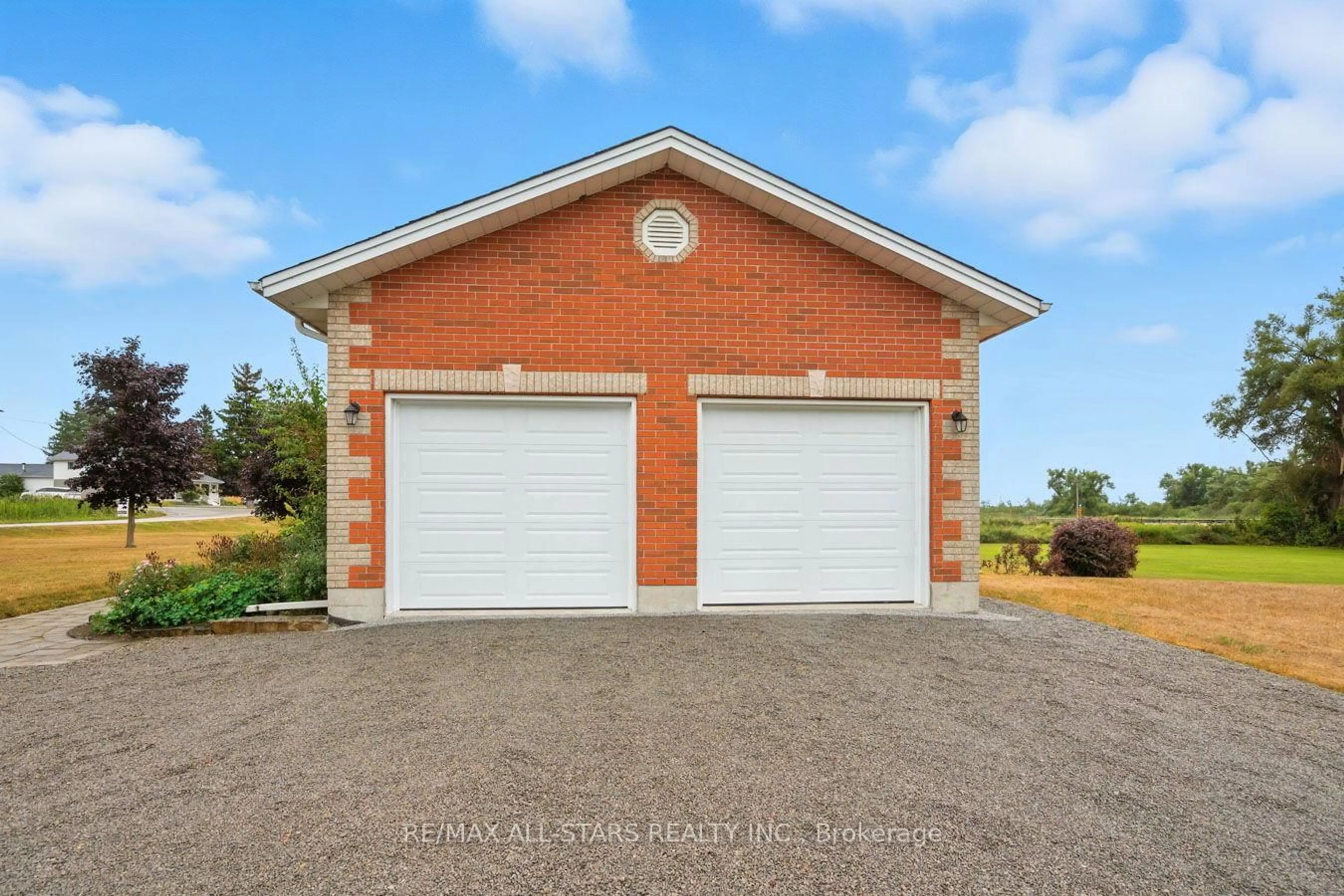 Indoor garage for 145 Fingerboard Rd, Kawartha Lakes Ontario K0M 2C0
