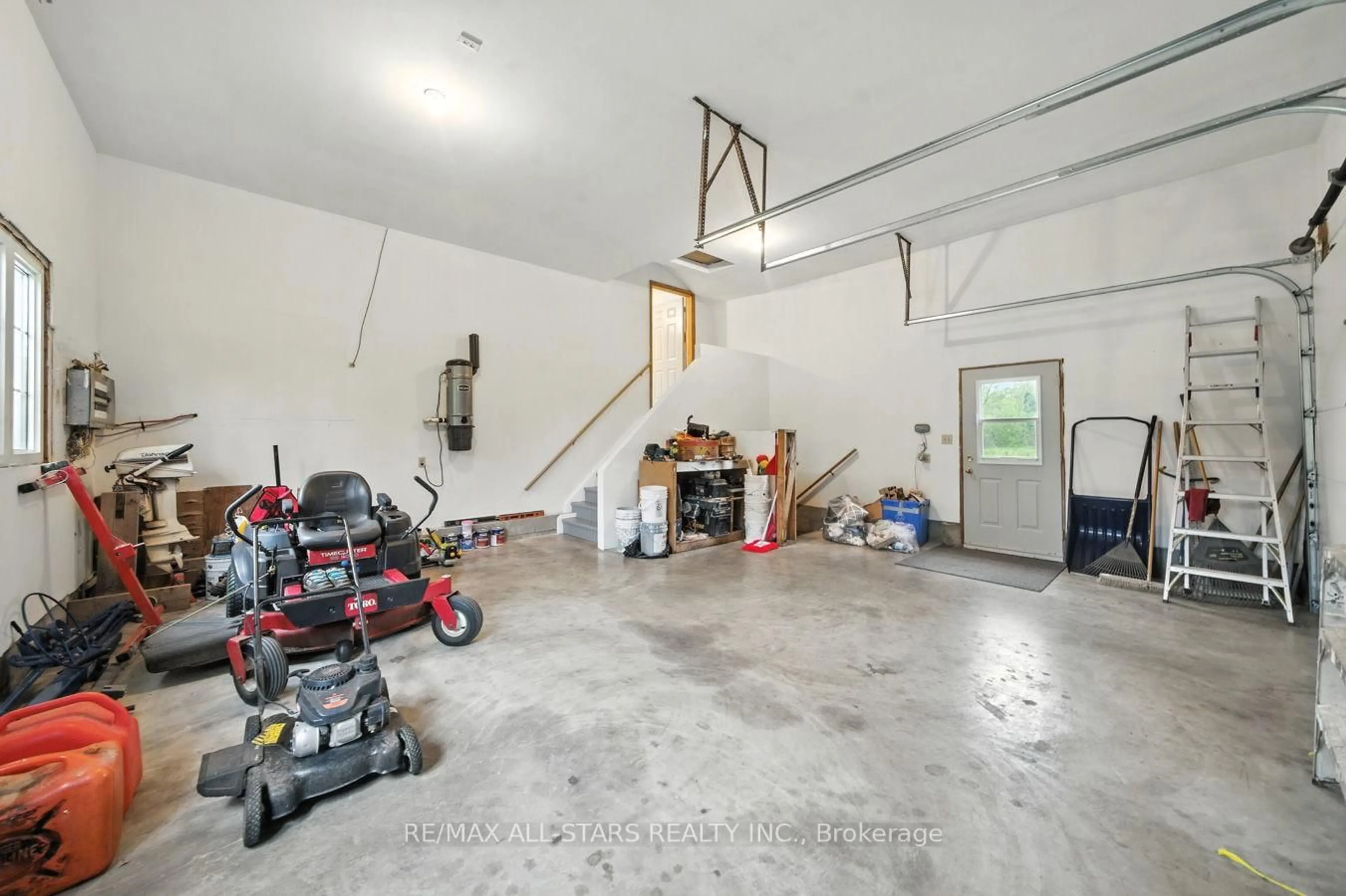 Indoor garage for 145 Fingerboard Rd, Kawartha Lakes Ontario K0M 2C0