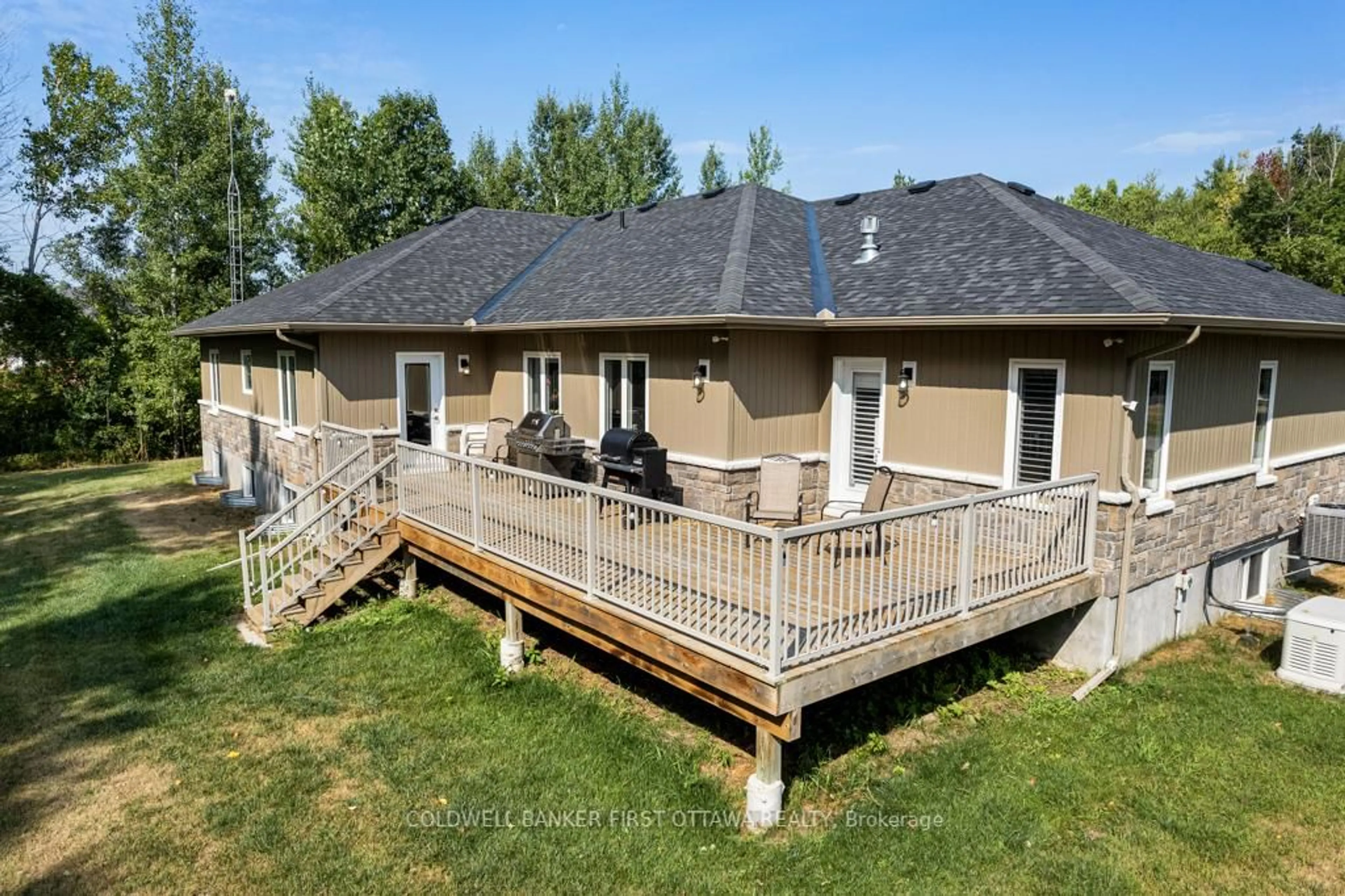 Patio, unknown for 22 Rideau Crossing Cres, North Grenville Ontario K0G 1J0