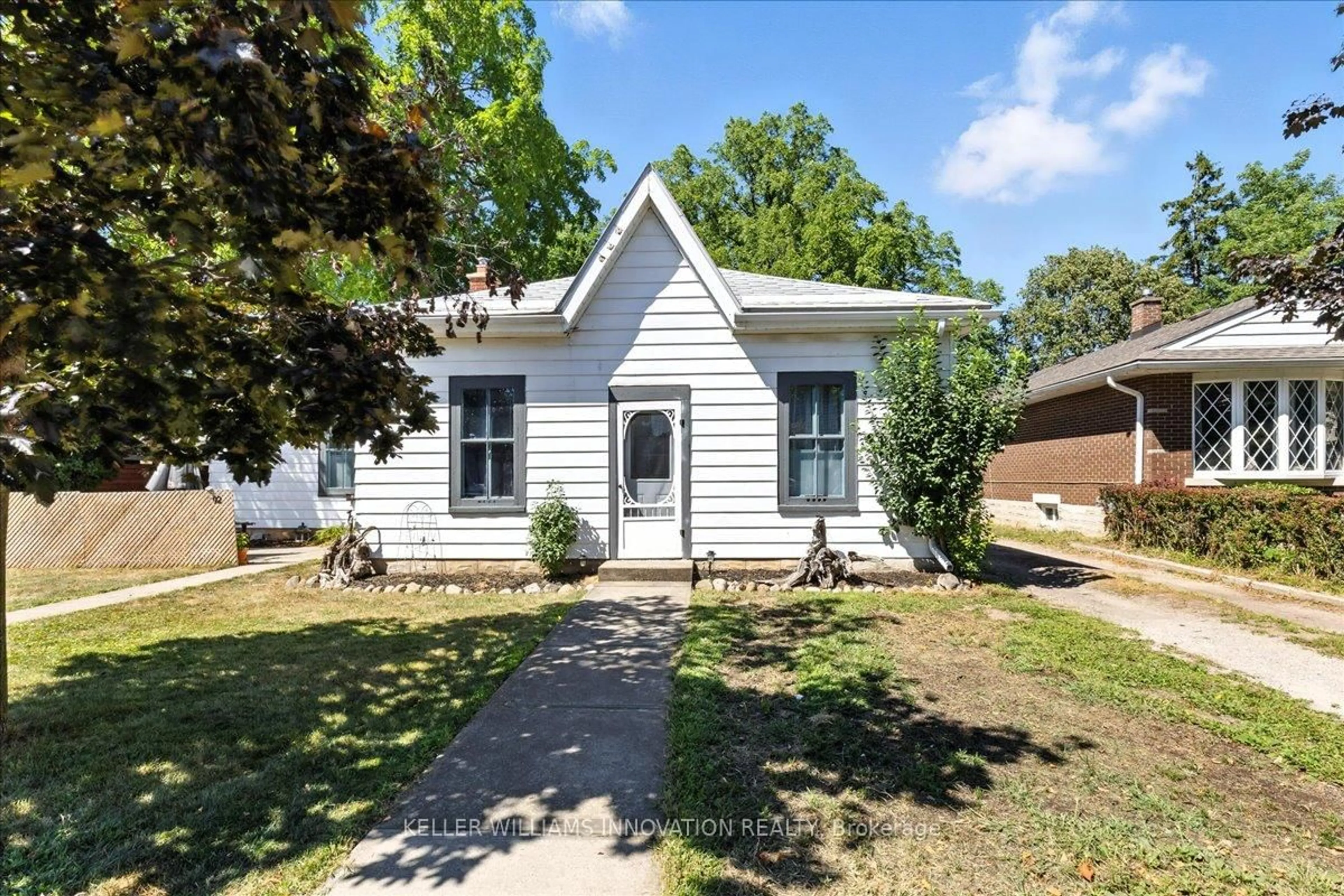 Home with vinyl exterior material, street for 92 Francis St, Cambridge Ontario N1S 2A1