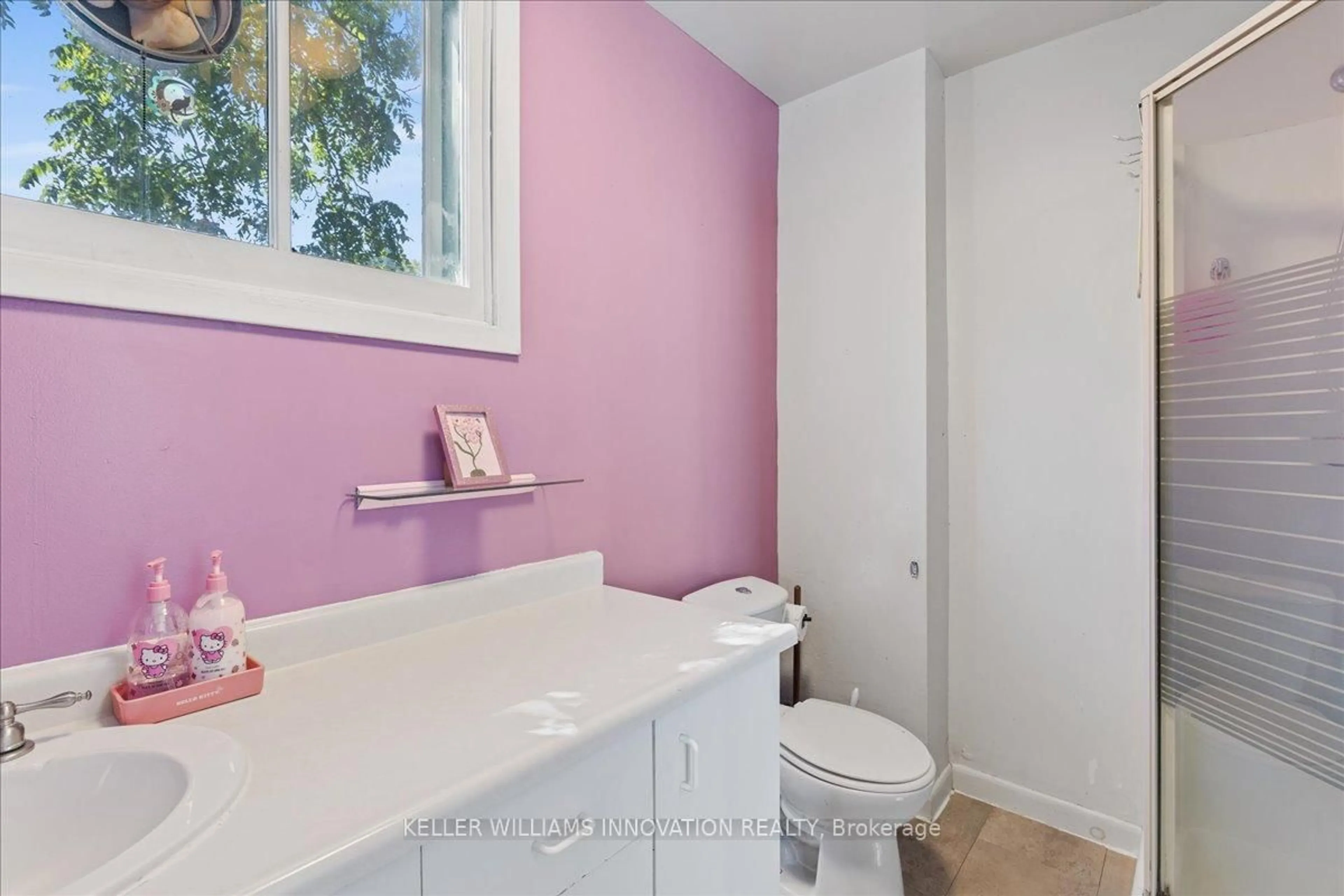 Standard bathroom, ceramic/tile floor for 92 Francis St, Cambridge Ontario N1S 2A1